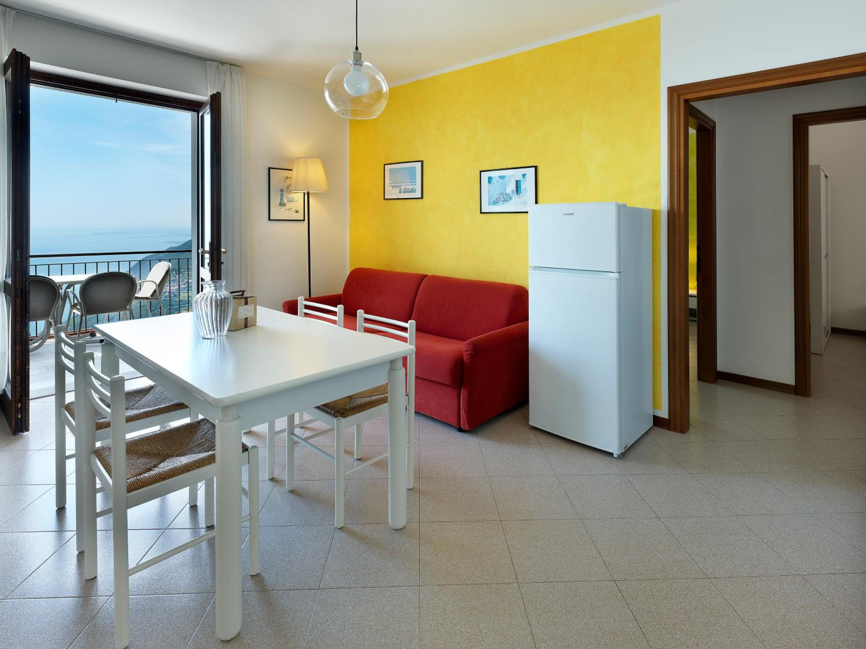 Standard Two-Bedroom Apartment with Lake View photo 3