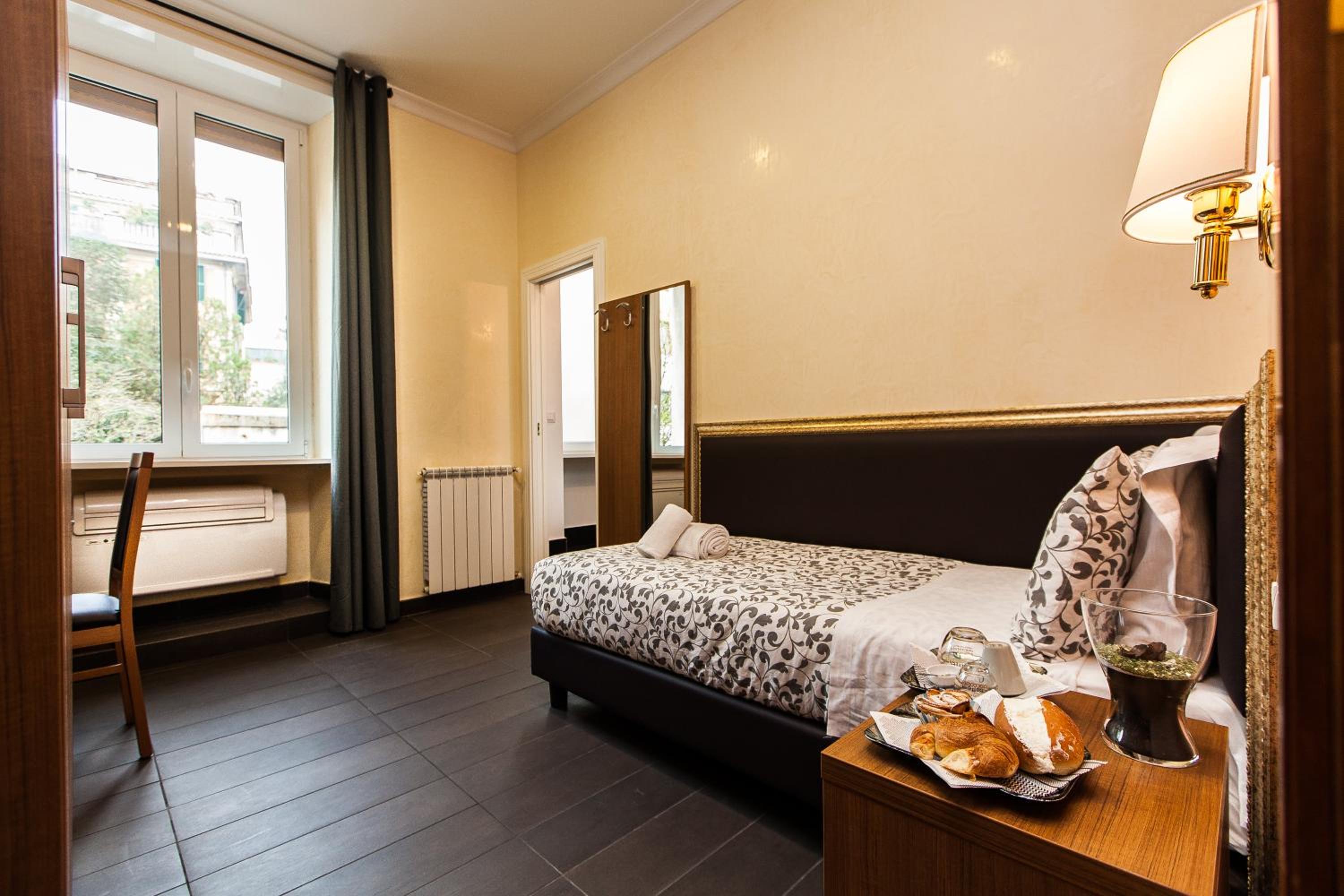 Single Room photo 3