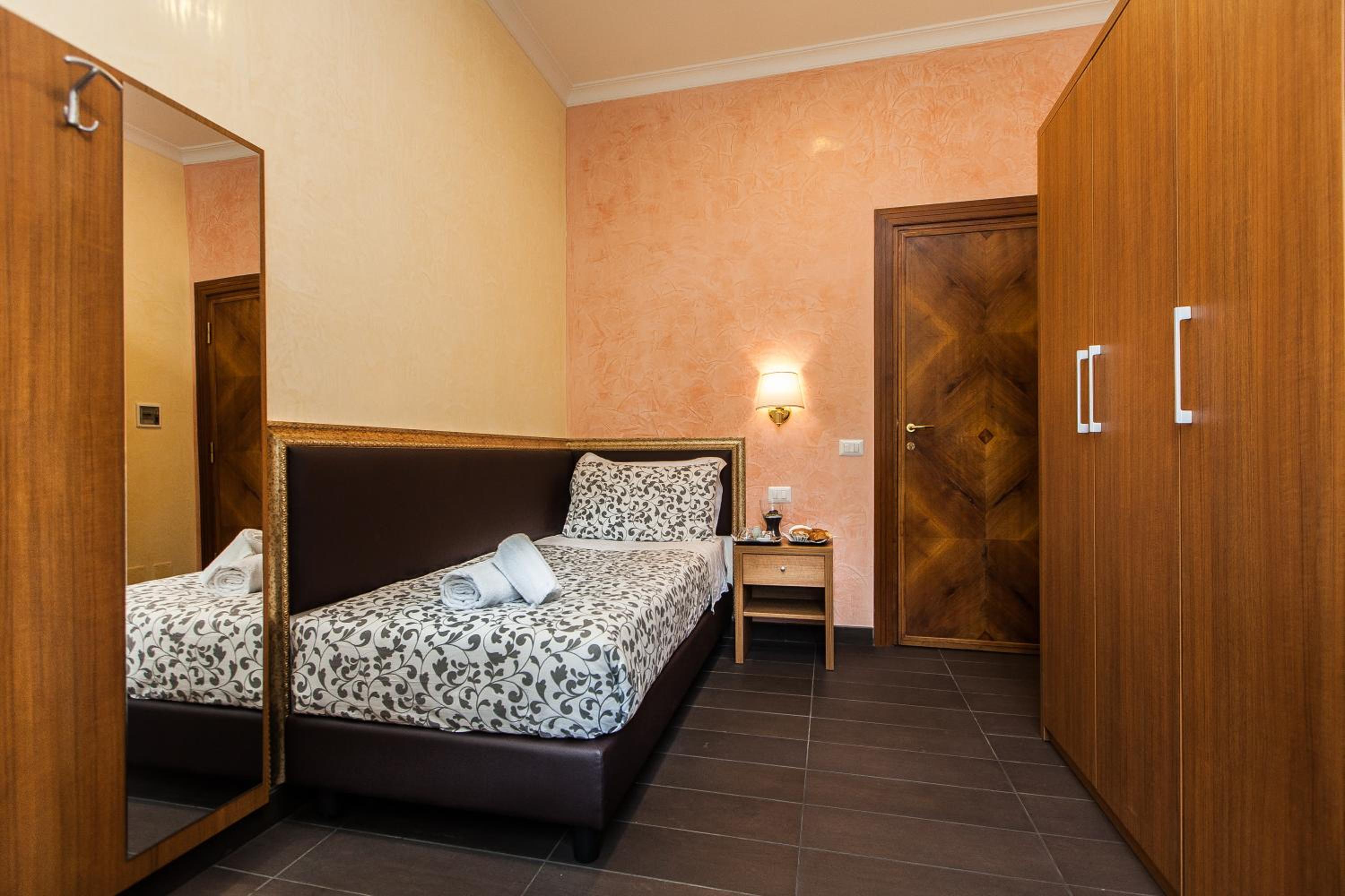Single Room photo 1
