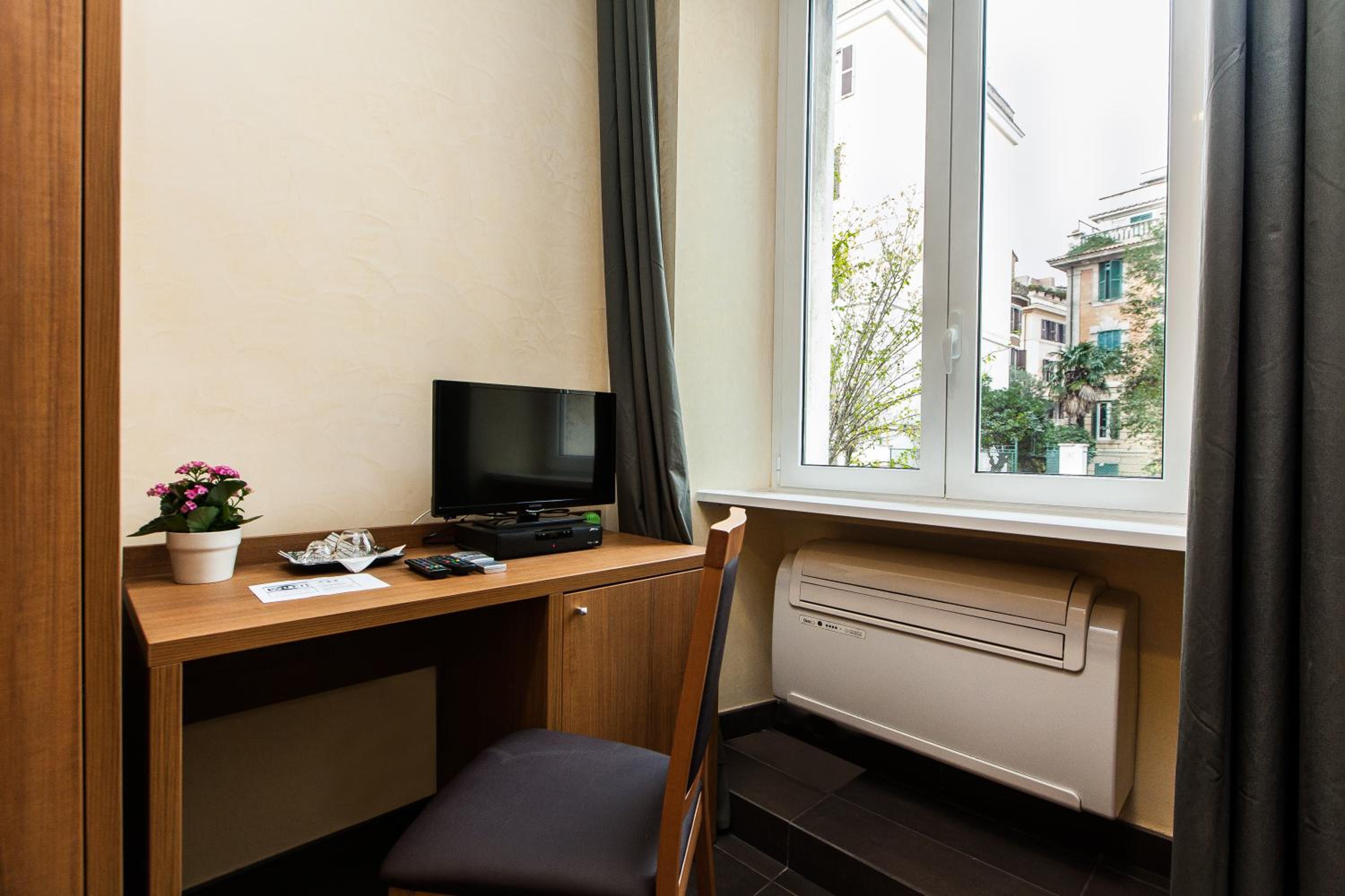 Economy Double Room photo 2
