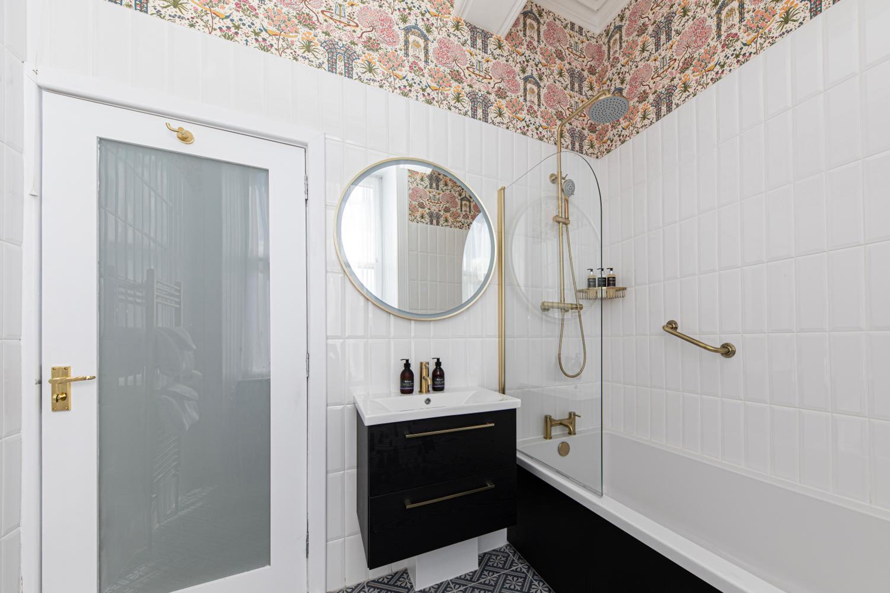 Classic Twin Room - Photo 16