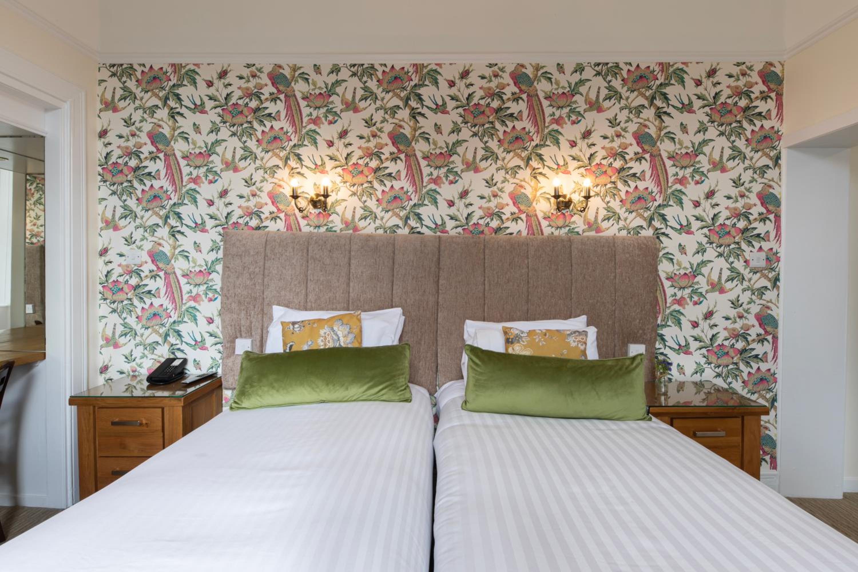 Classic Twin Room - Photo 20