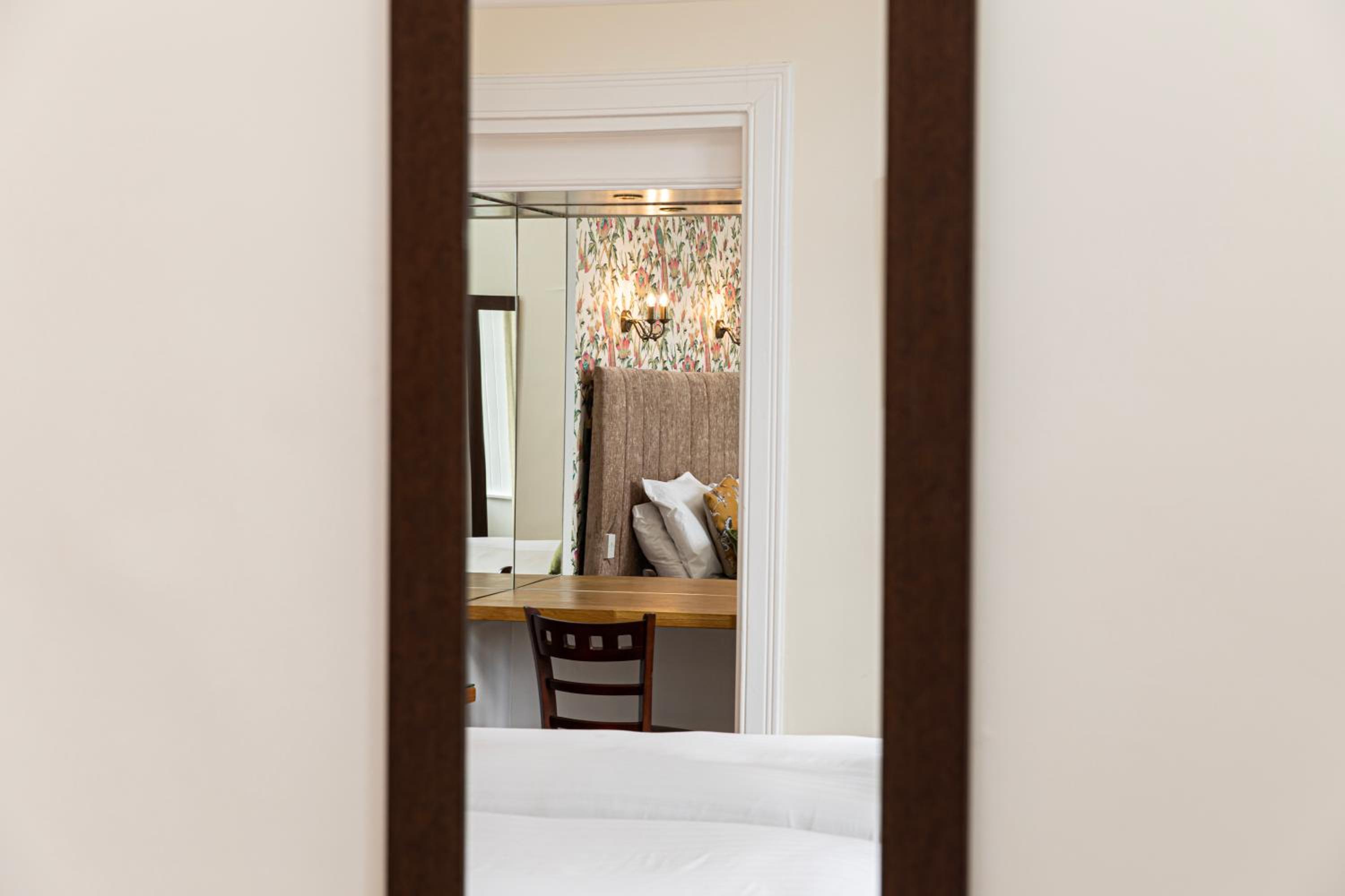 Classic Twin Room - Photo 17