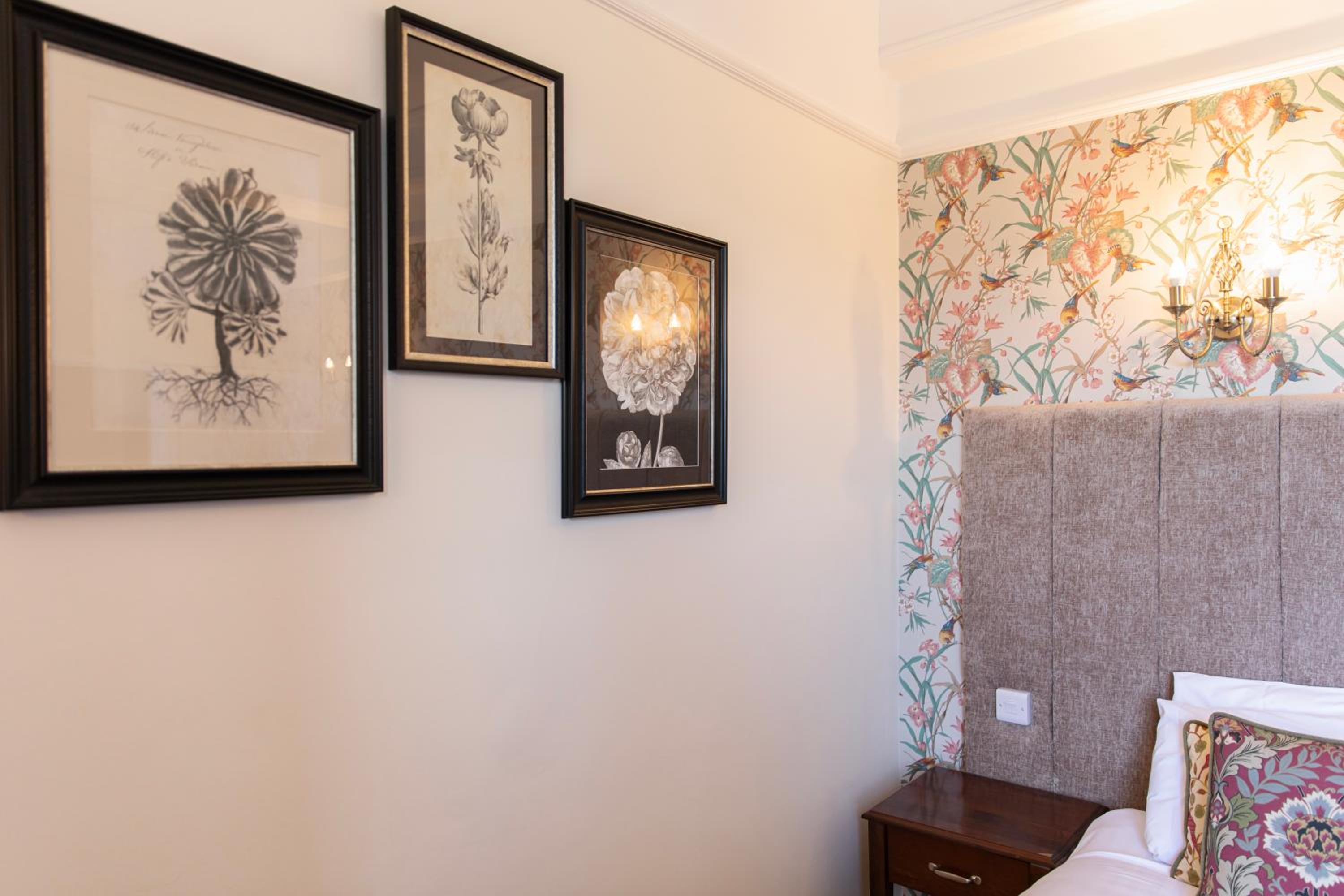 Classic Twin Room - Photo 5