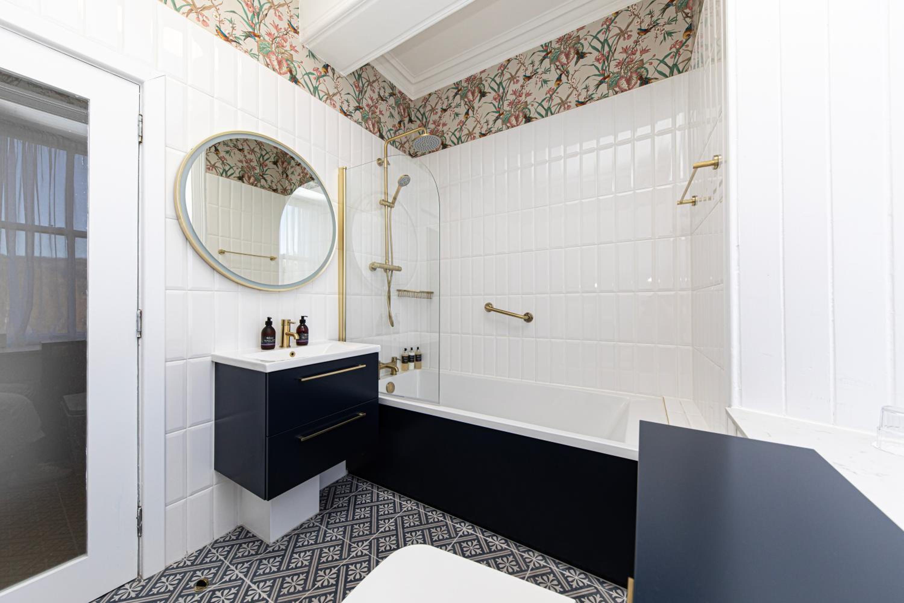 Classic Twin Room - Photo 4