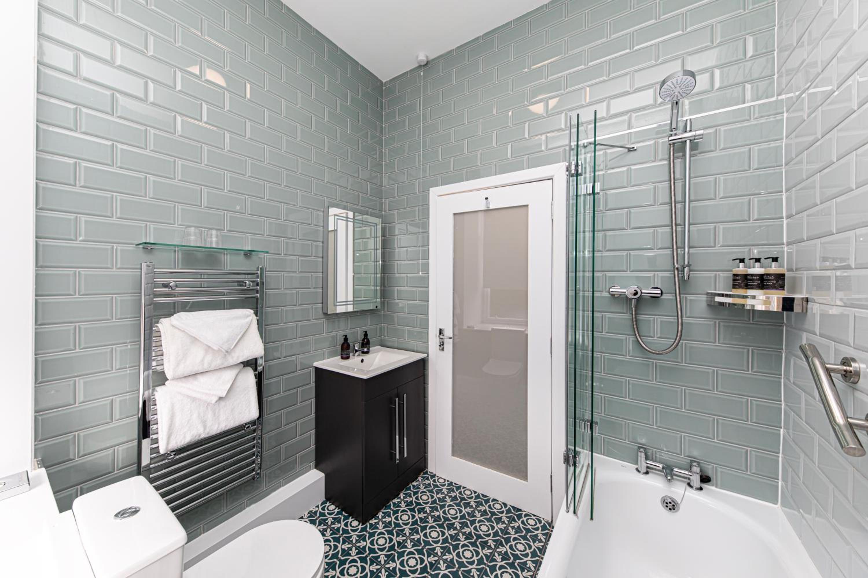 Classic Twin Room - Photo 10