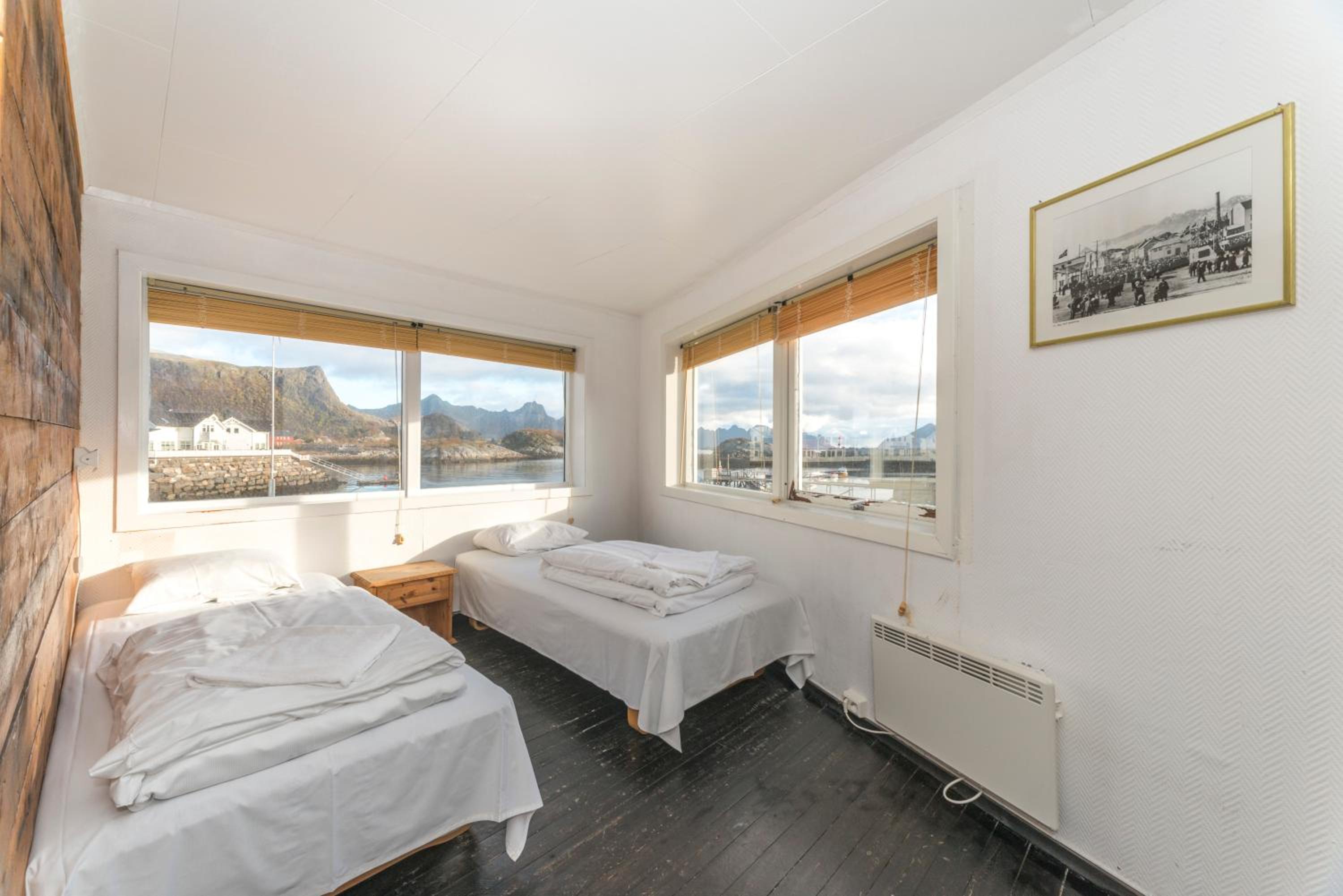 Budget Double Room with Shared Bathroom photo 3