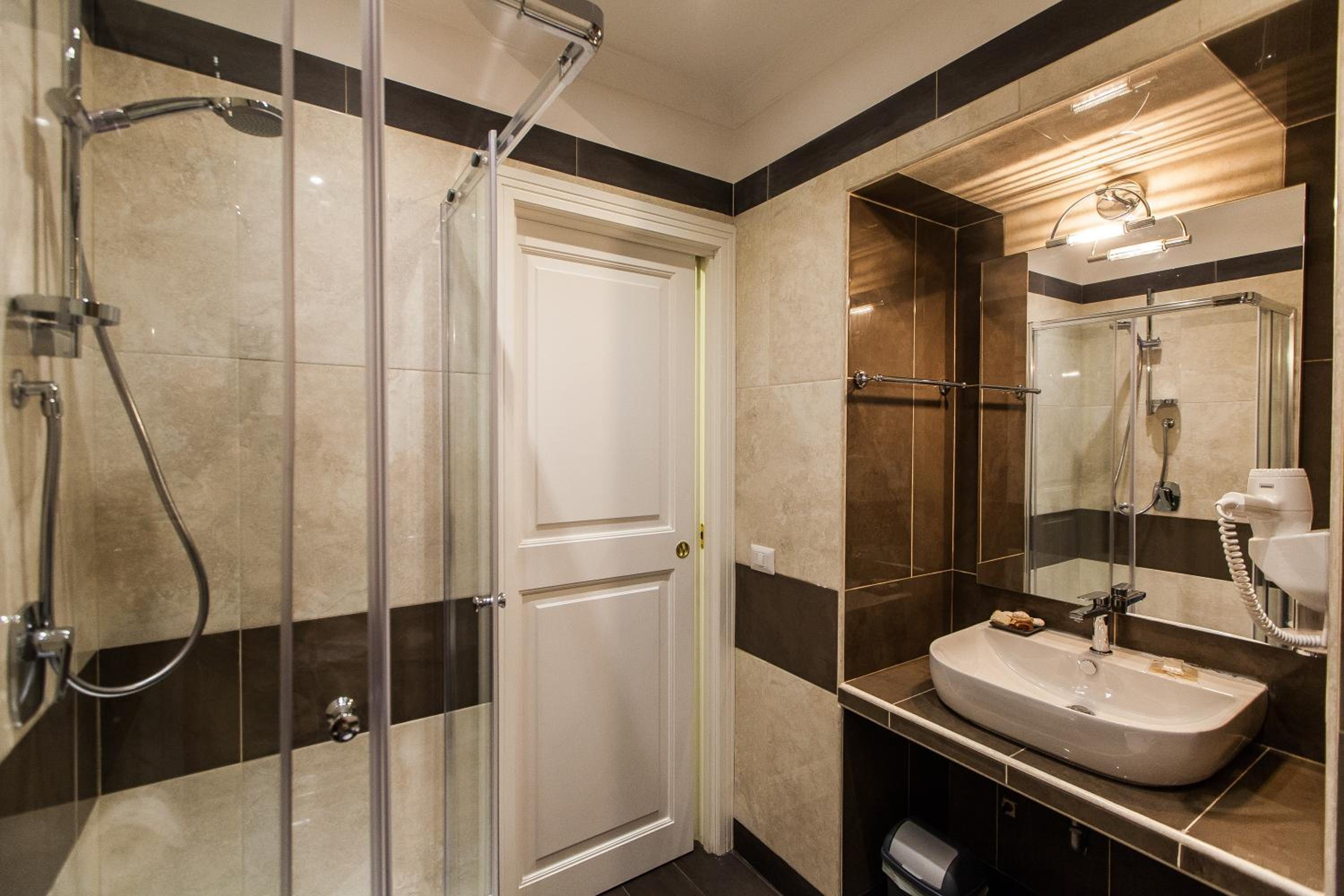 Double or Twin Room photo 2