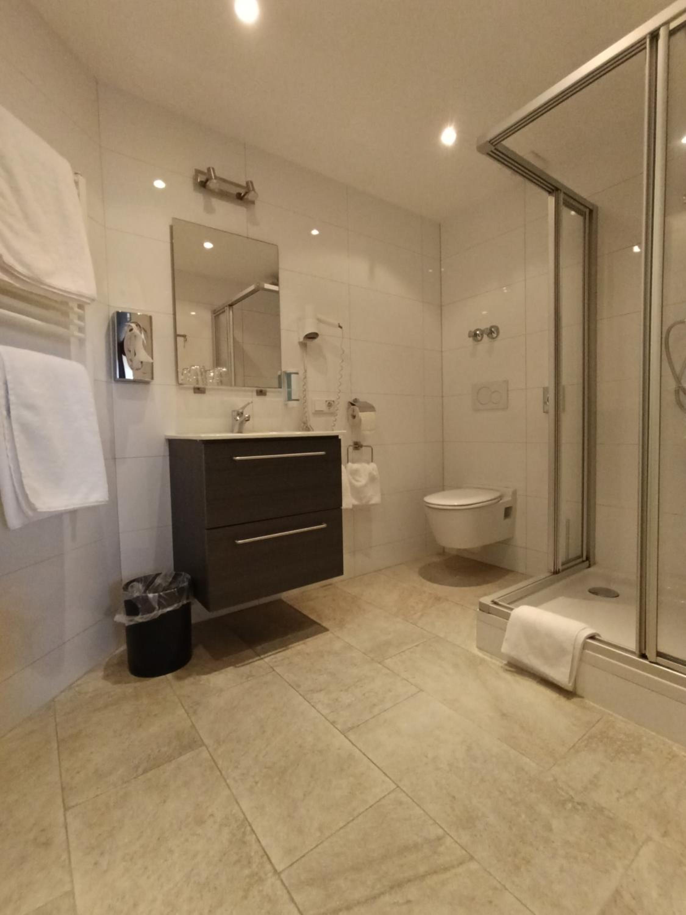 Large Double Room photo 3