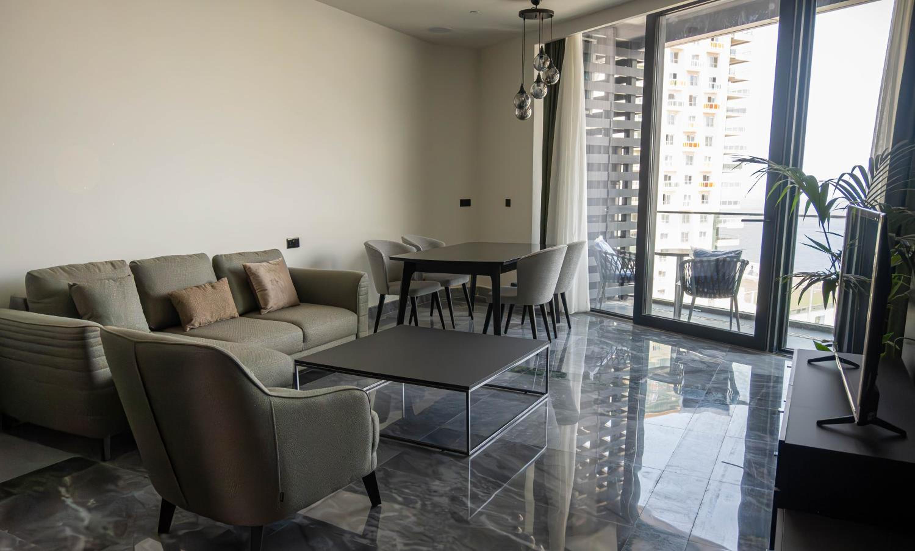 One-Bedroom Deluxe Apartment - Photo 2