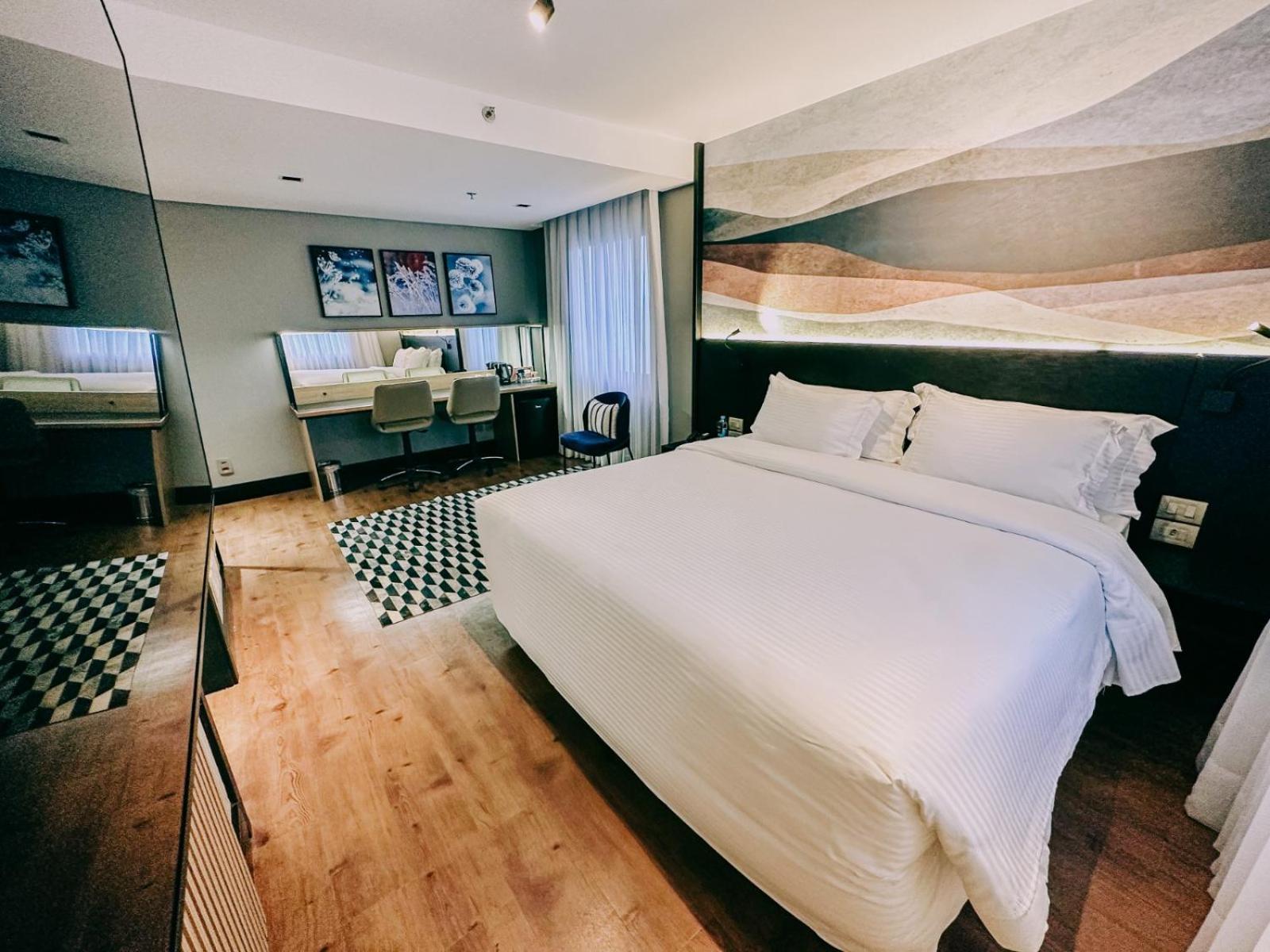 Deluxe King Room