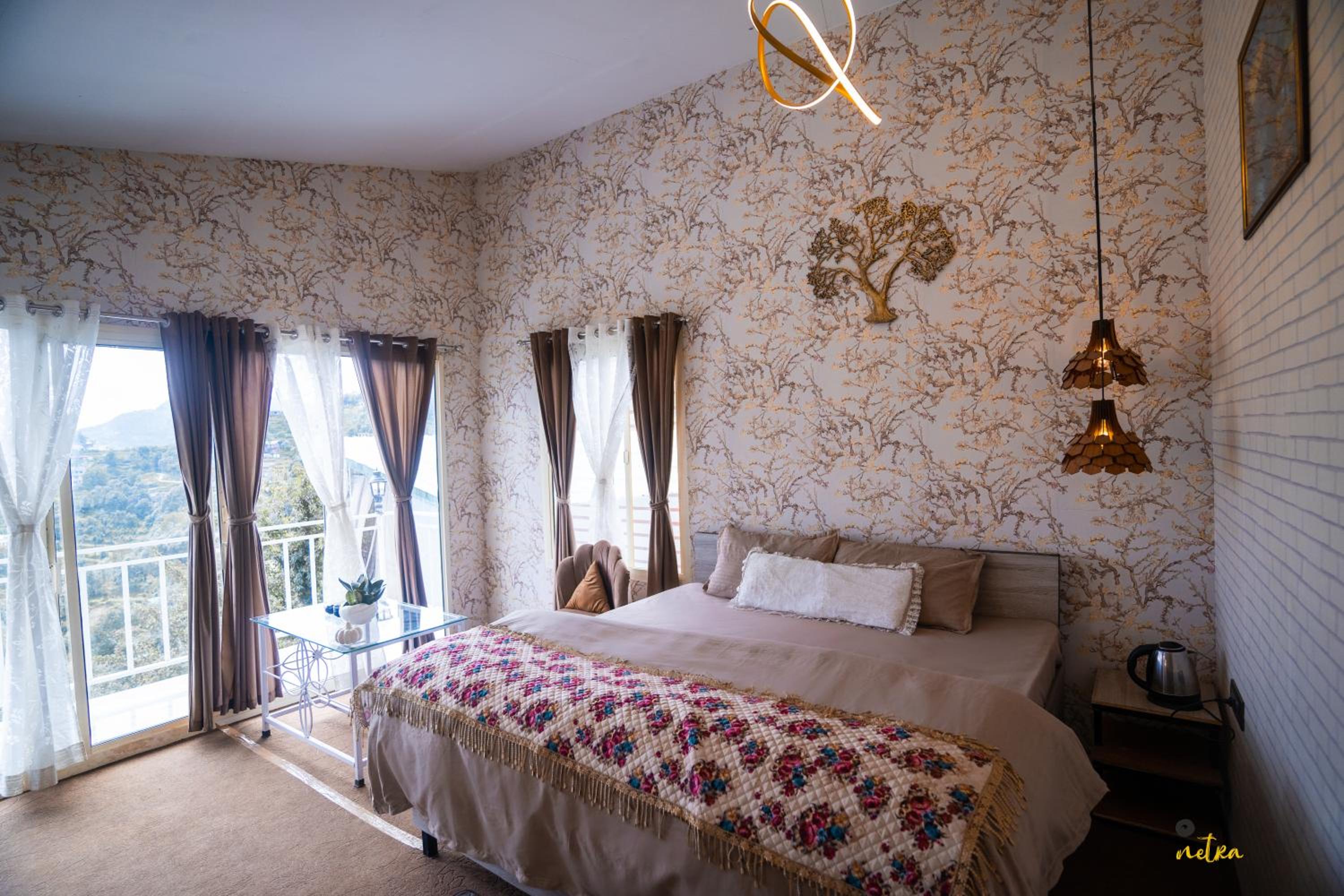 Suite With Mountain View