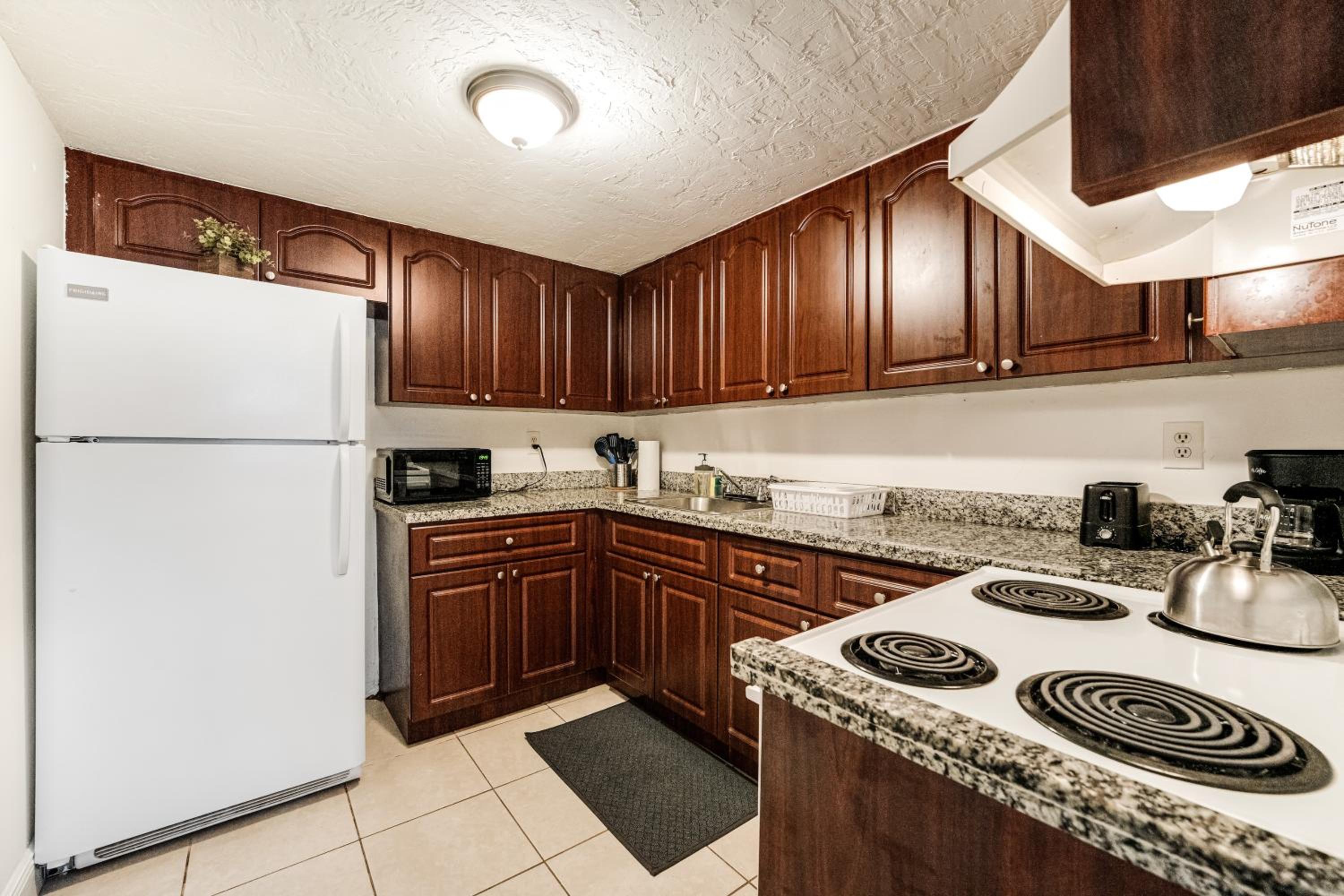 Apartment photo 2