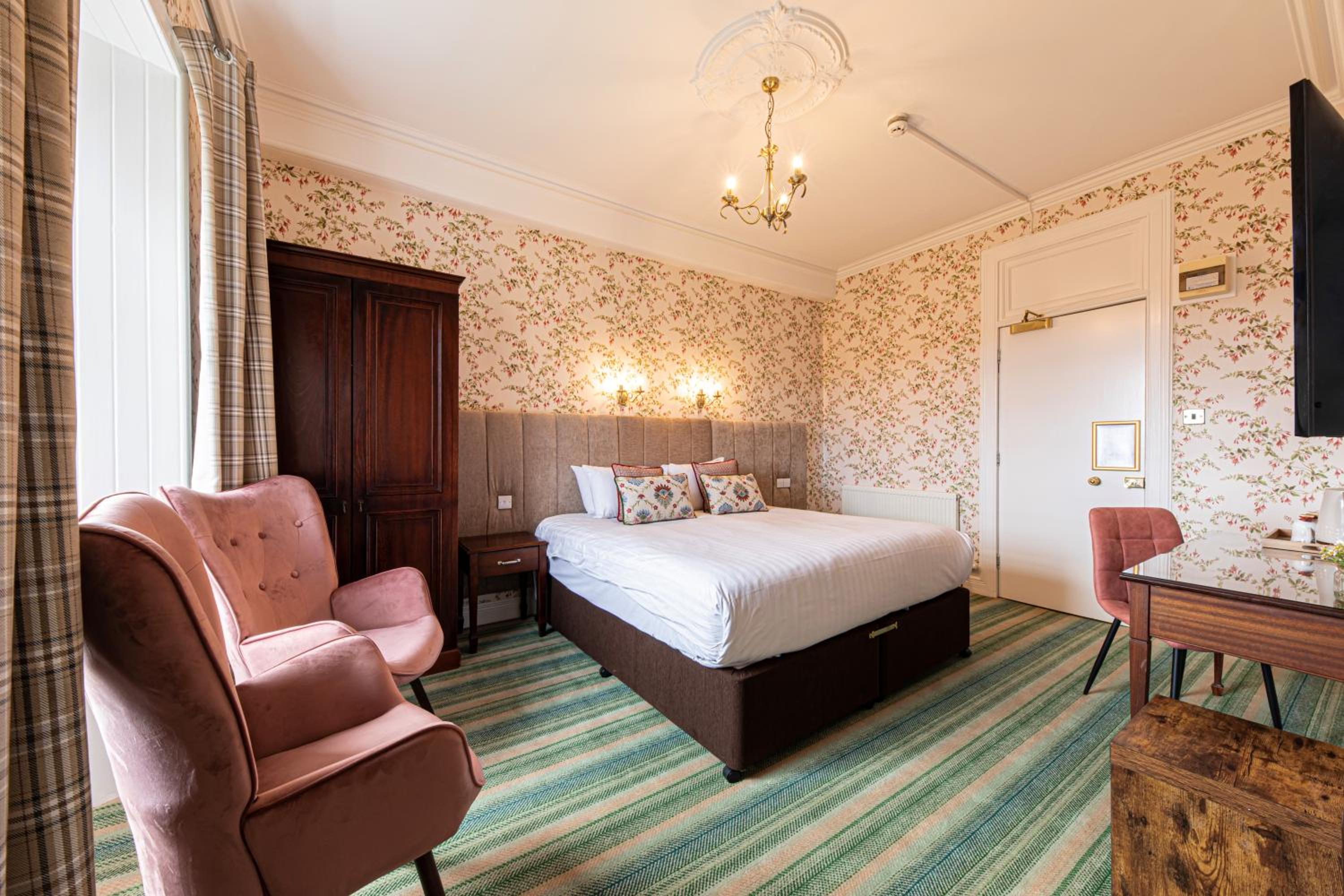 Double Room with Valley View - Photo 6