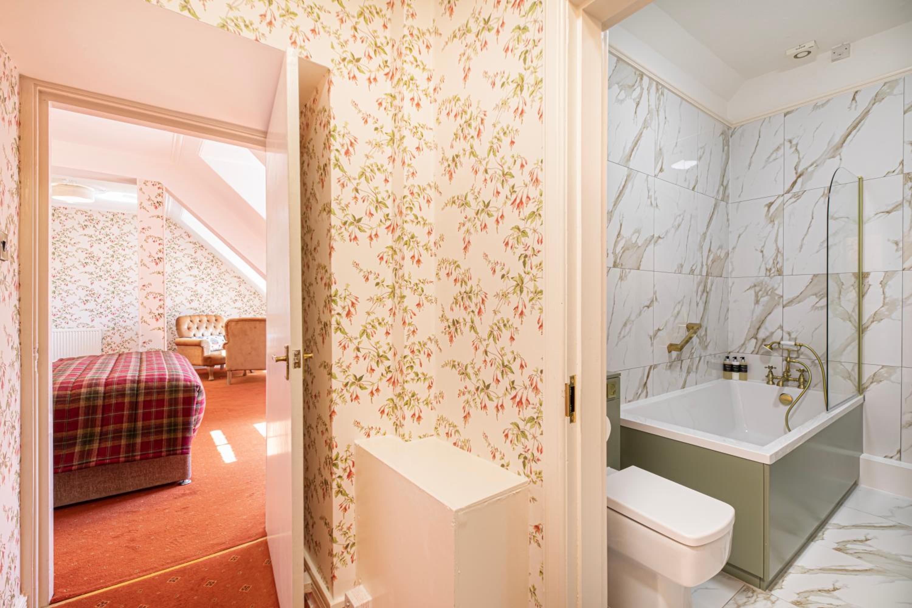 Double Room with Valley View - Photo 10