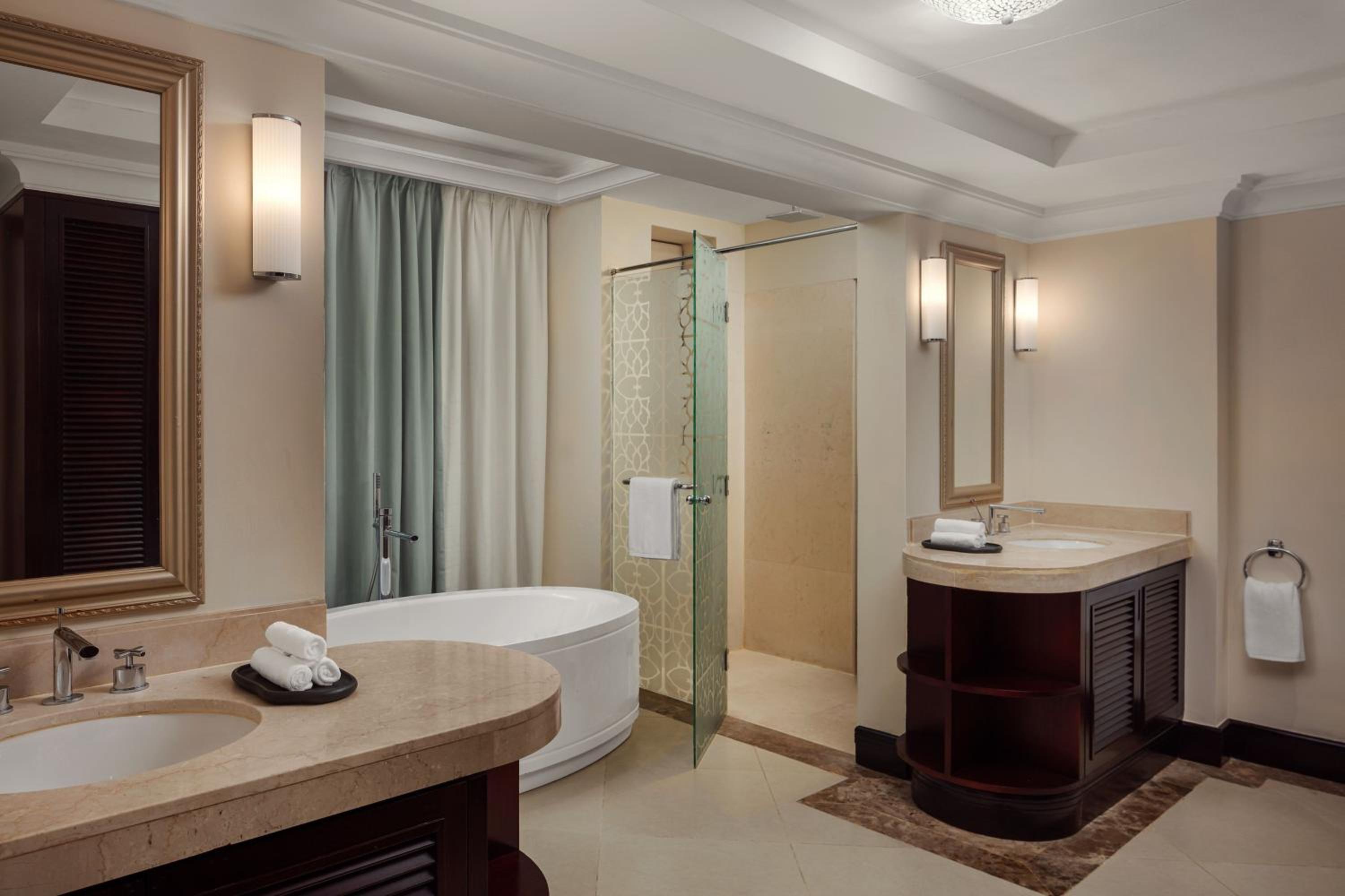 Junior Suite - King - Photo 5
