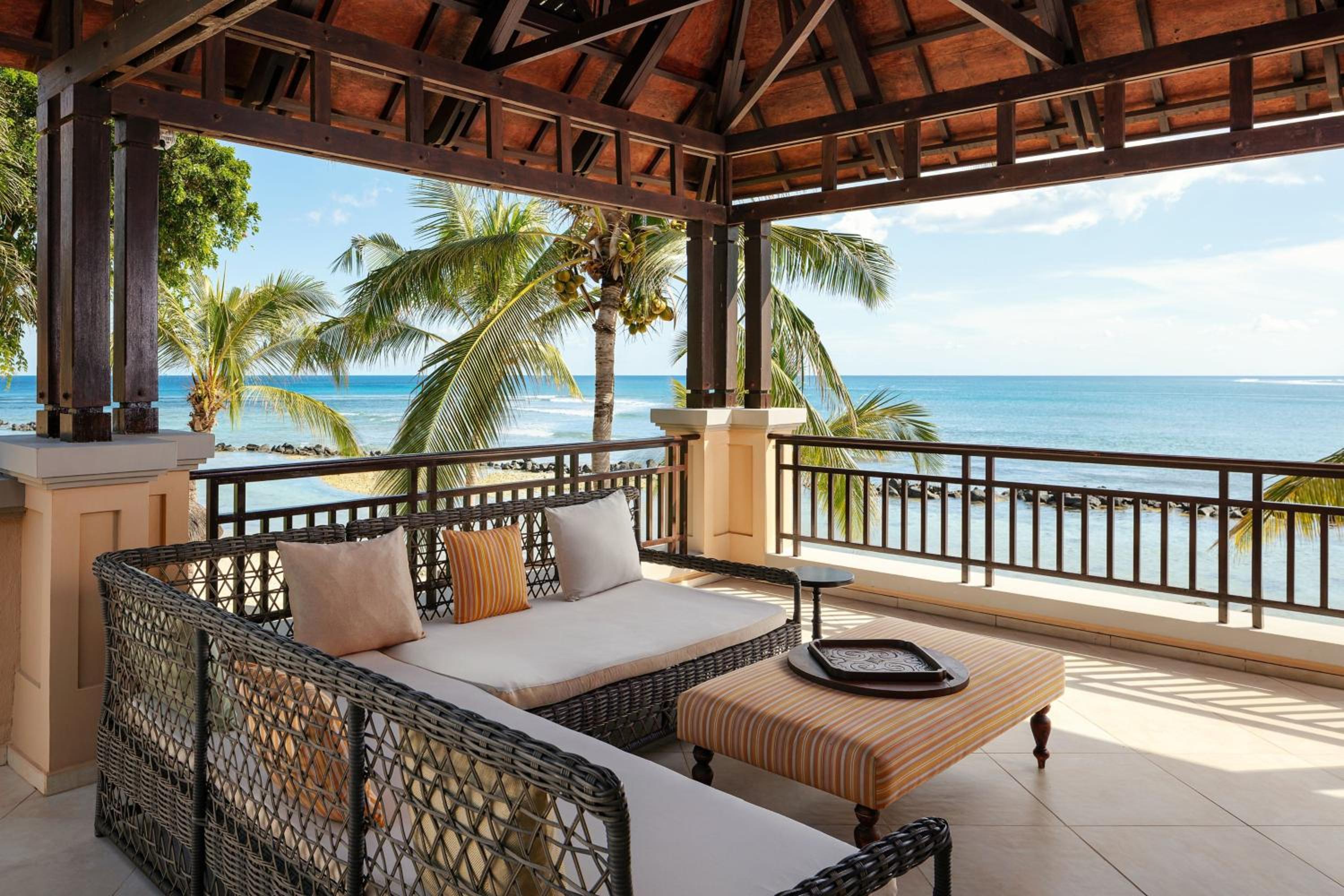 Beachfront Suite - Photo 7