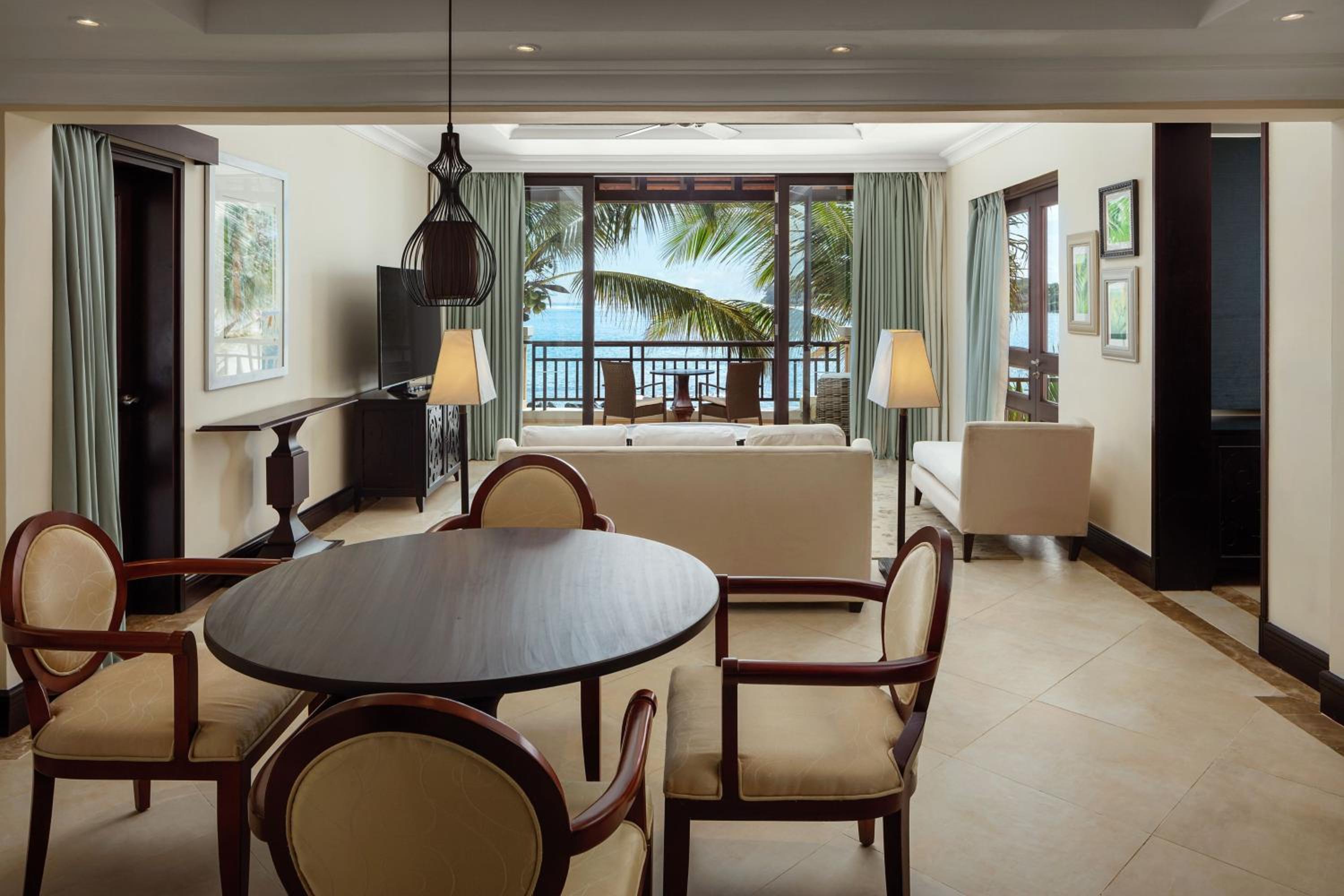 Beachfront Suite - Photo 8