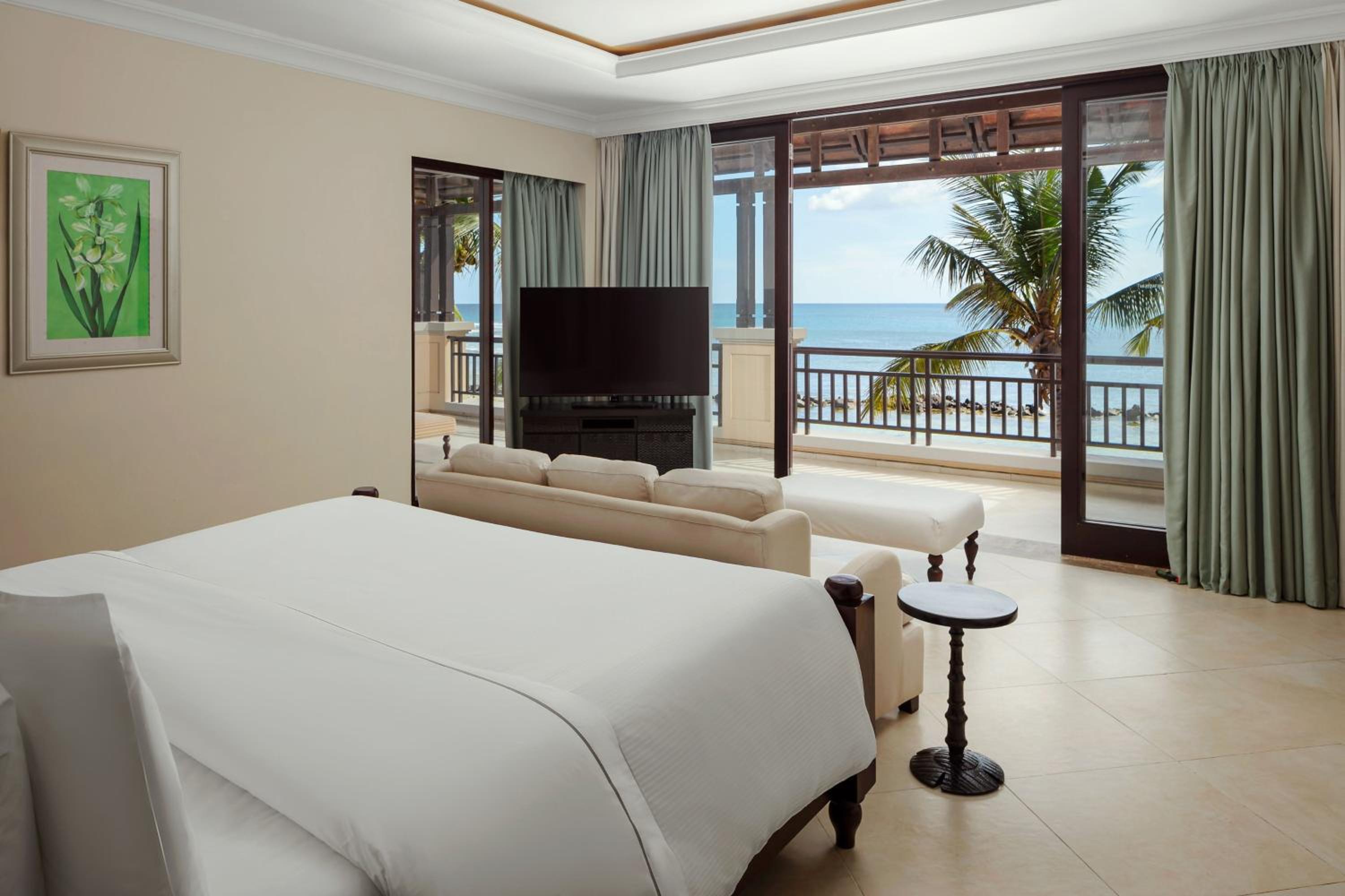 Beachfront Suite - Photo 9