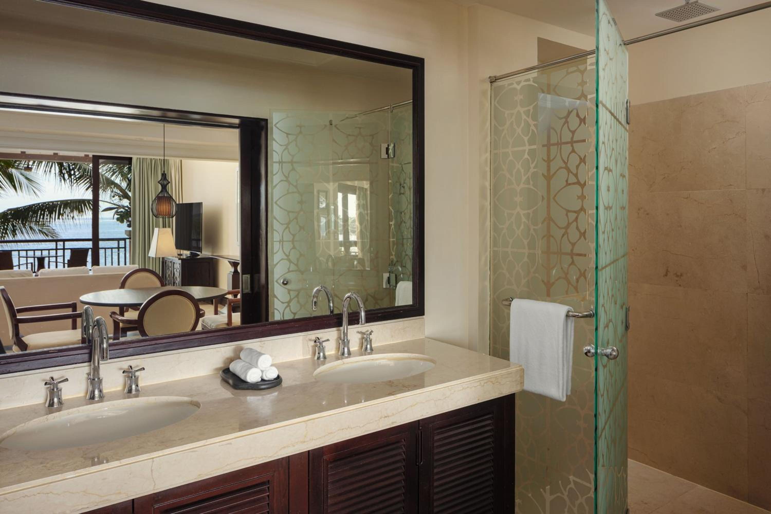 Beachfront Suite - Photo 3