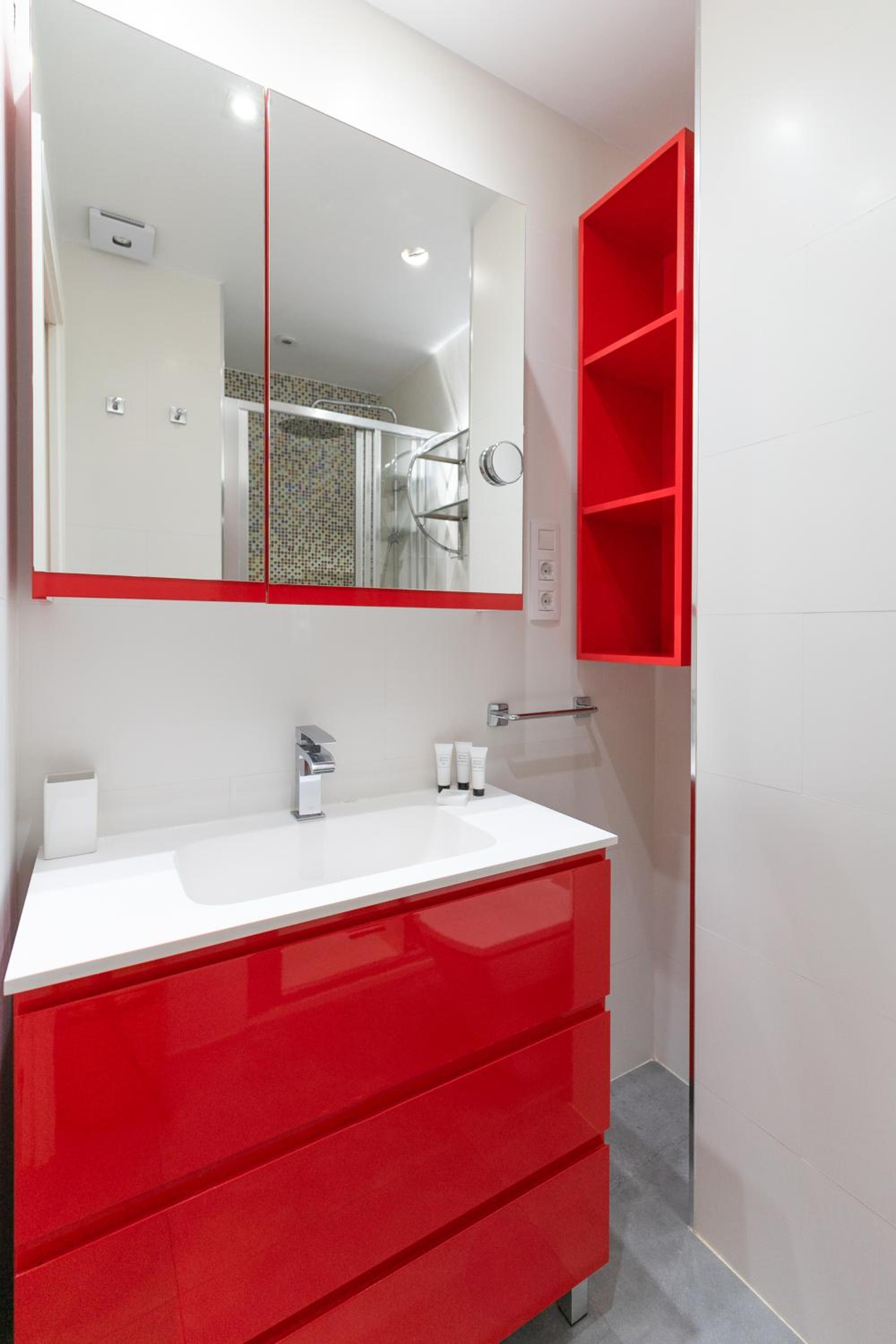 One-Bedroom Apartment thumbnail 5