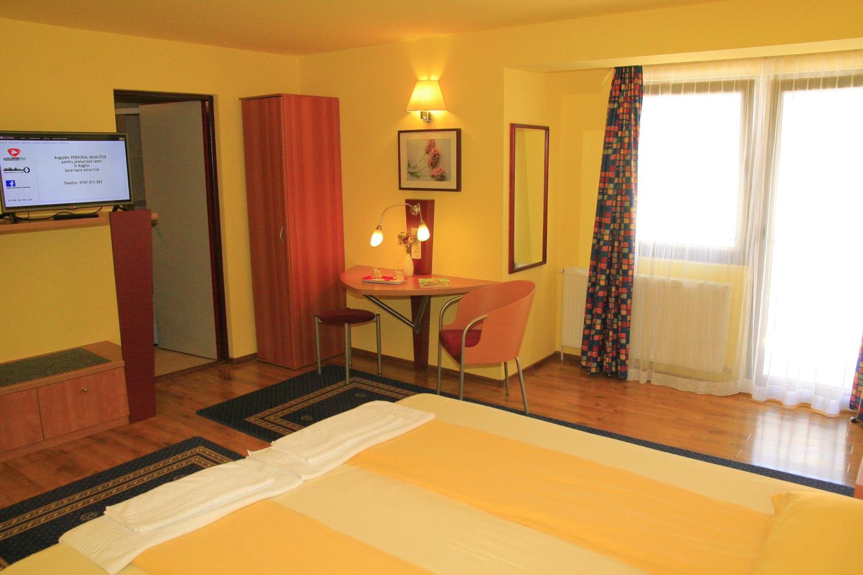 Double or Twin Room - Photo 6