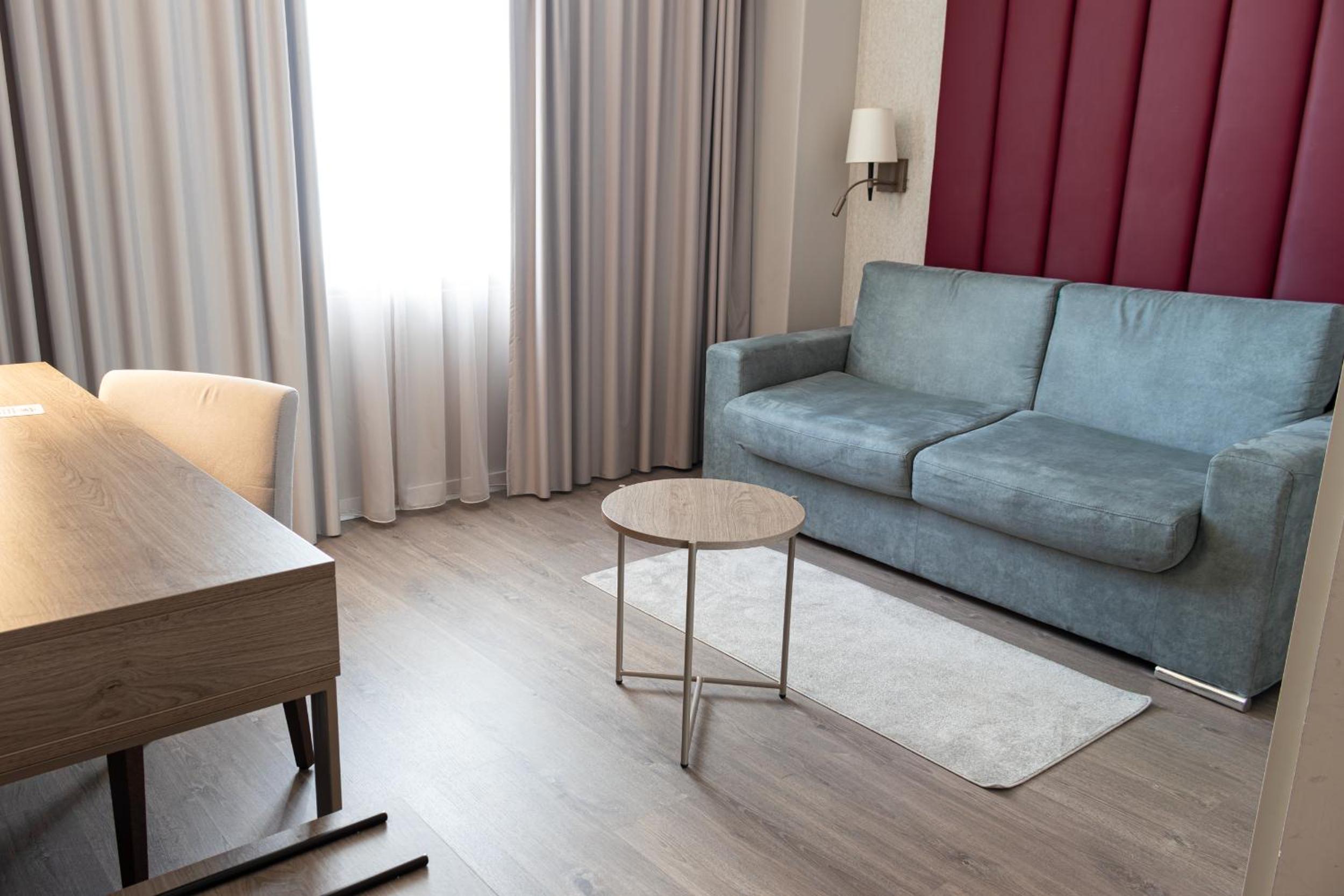 Deluxe Suite - Photo 7