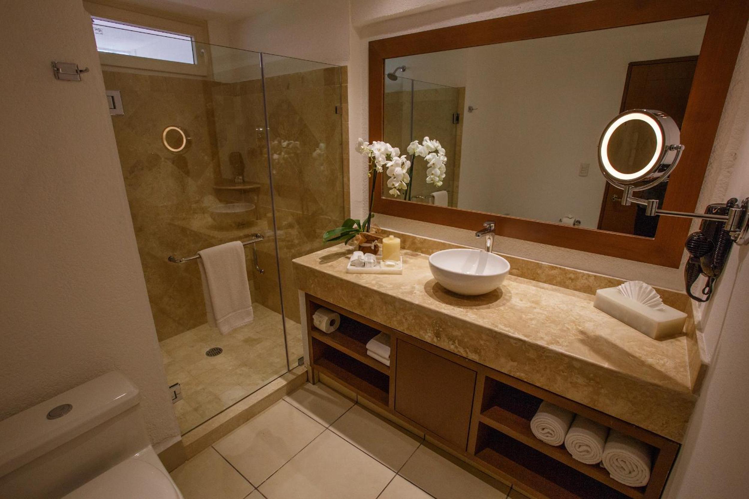Deluxe Room - Photo 3