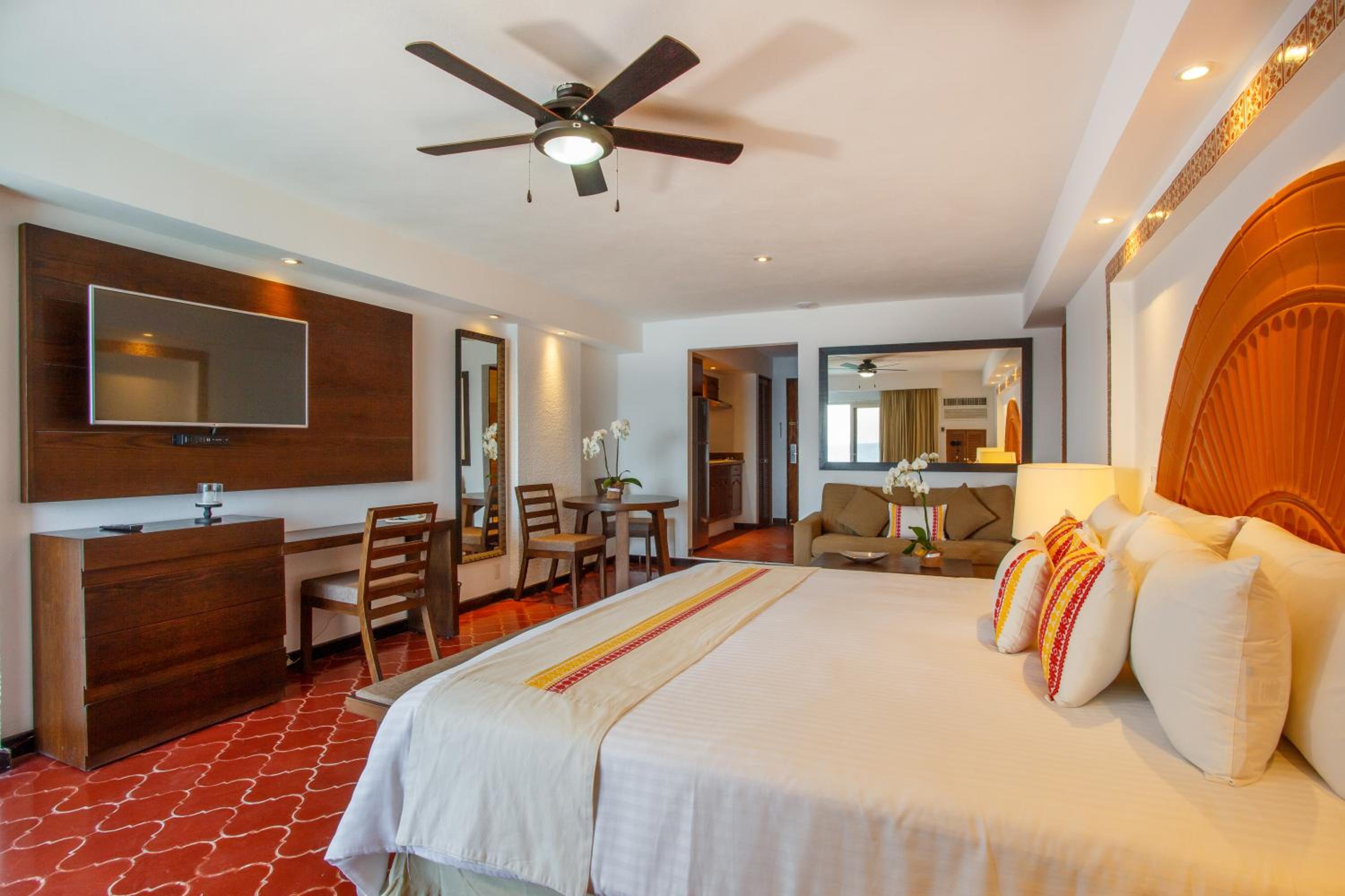 Deluxe Room - Photo 2