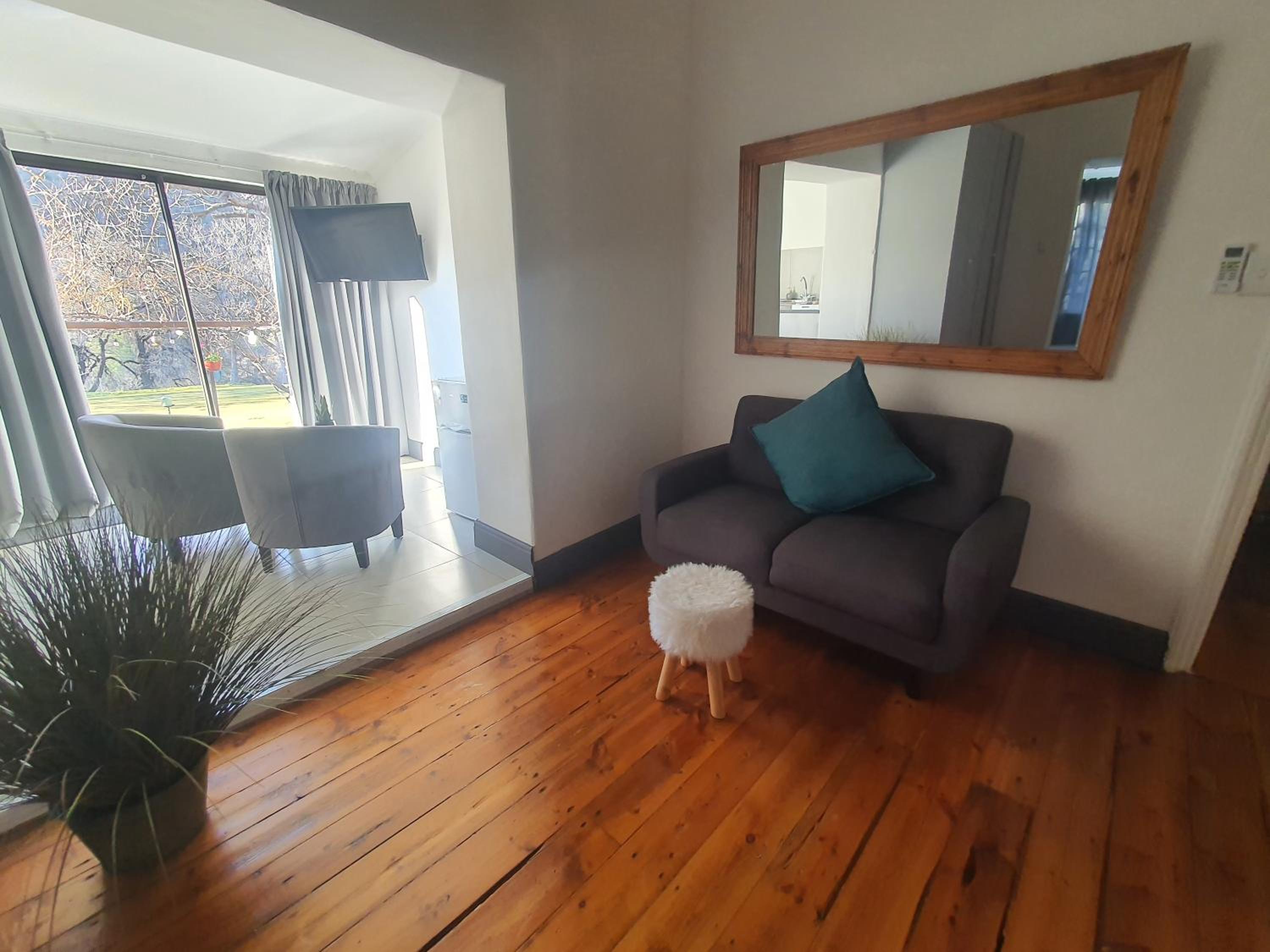 Deluxe King Room - Photo 1