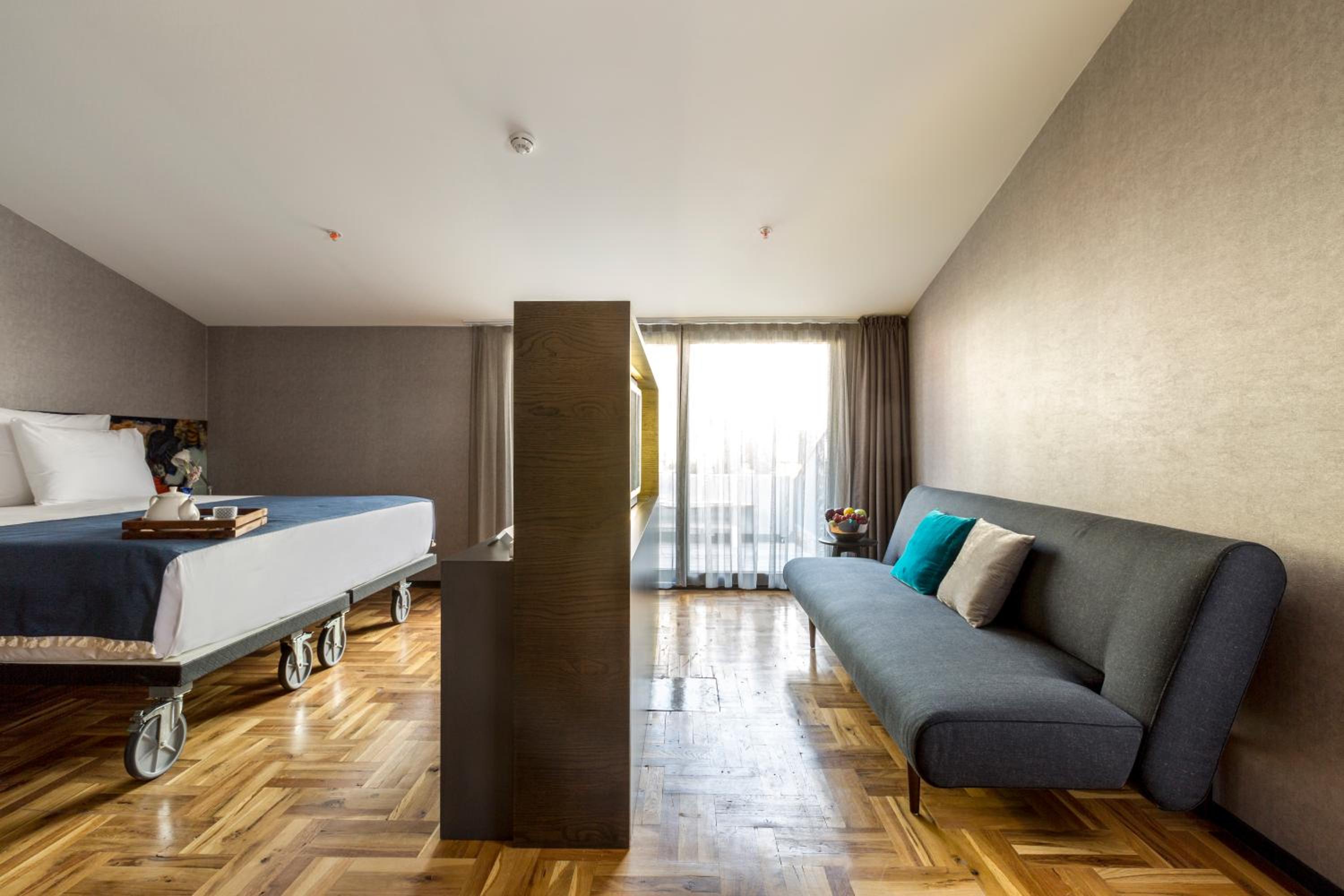 Deluxe Double Room with Balcony photo 3