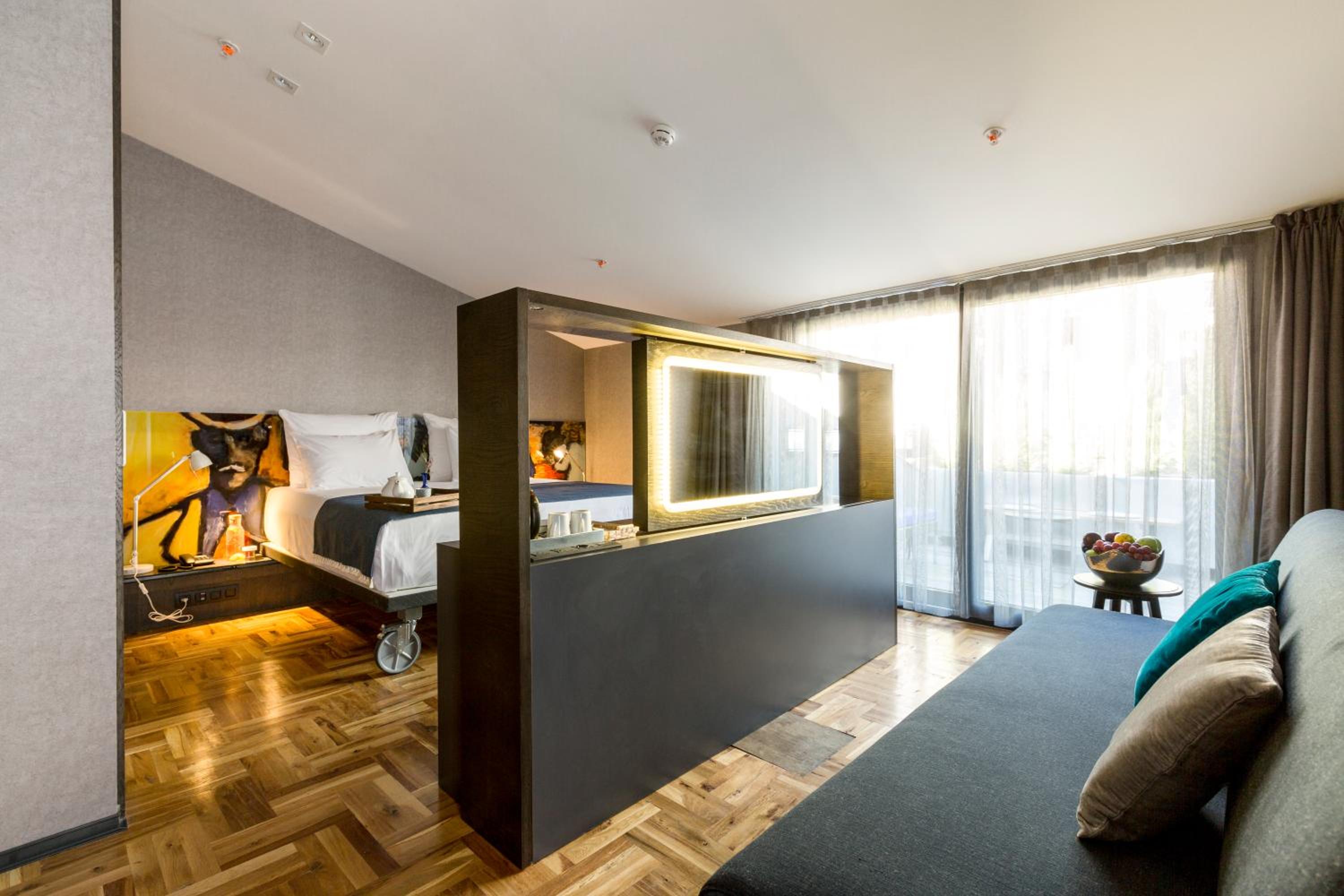 Deluxe Double Room with Balcony photo 2