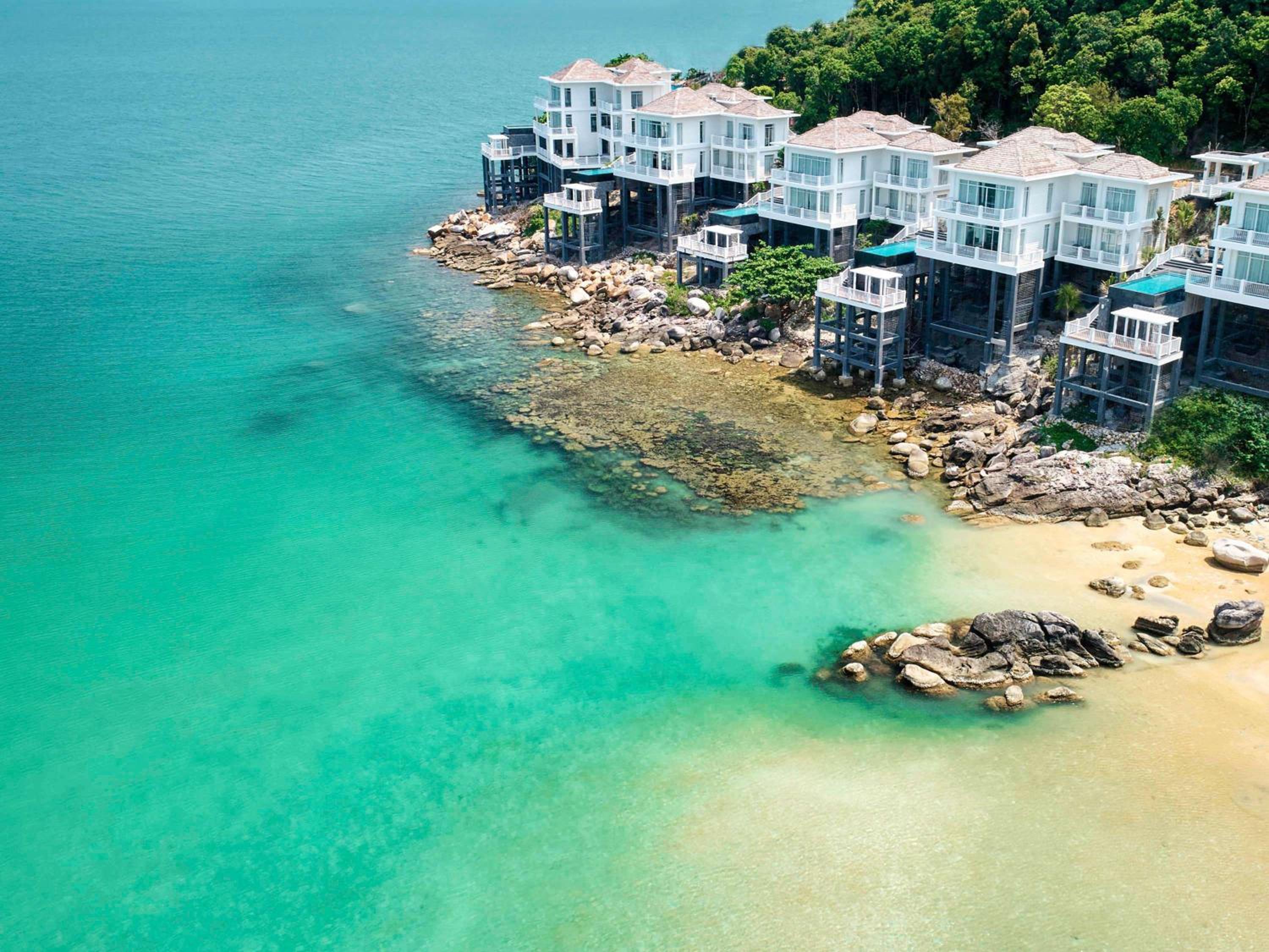 Four-Bedroom On the Rock Pool Villa