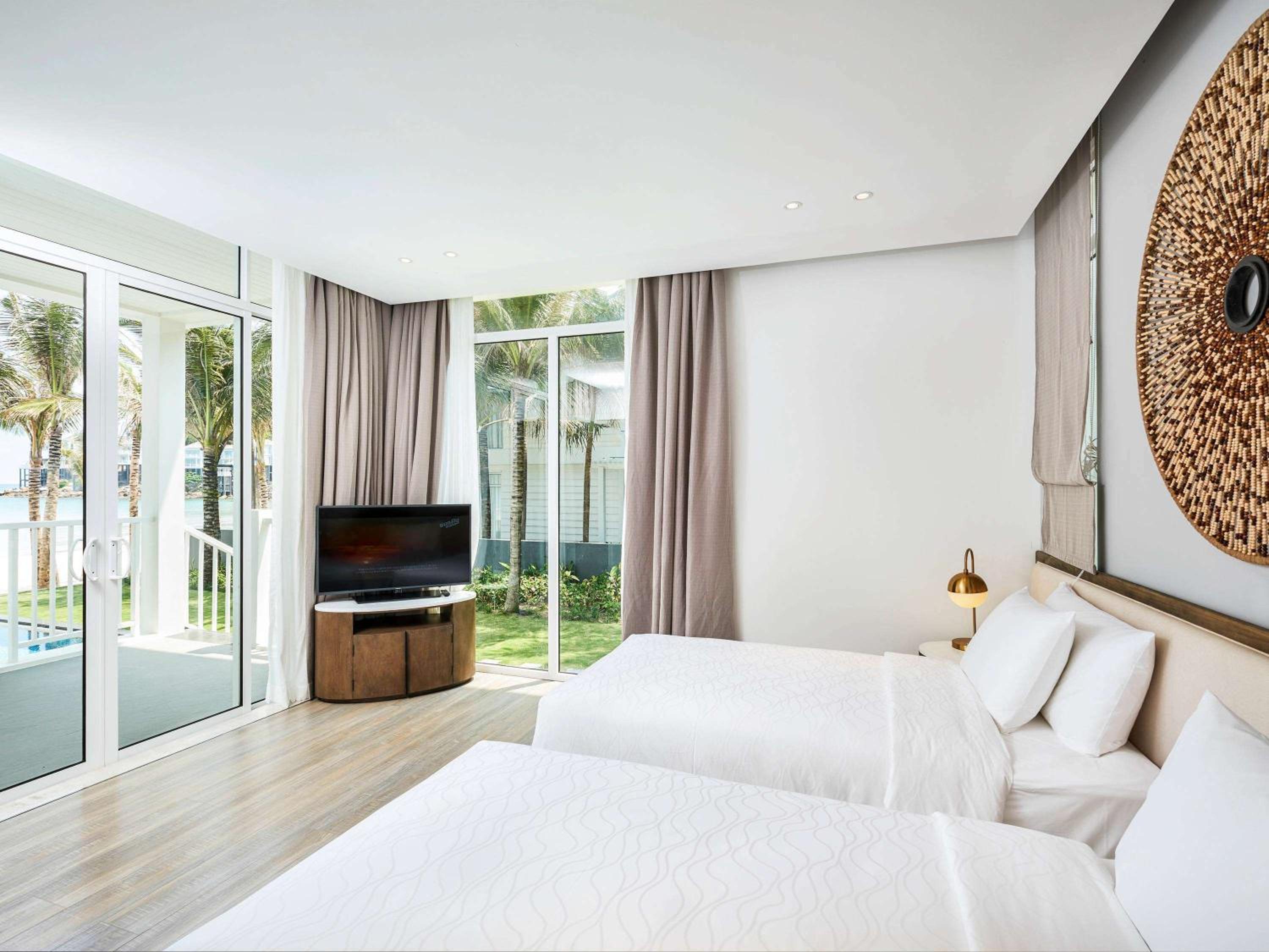 Three-Bedroom Beachfront Villa with Private Pool photo 2