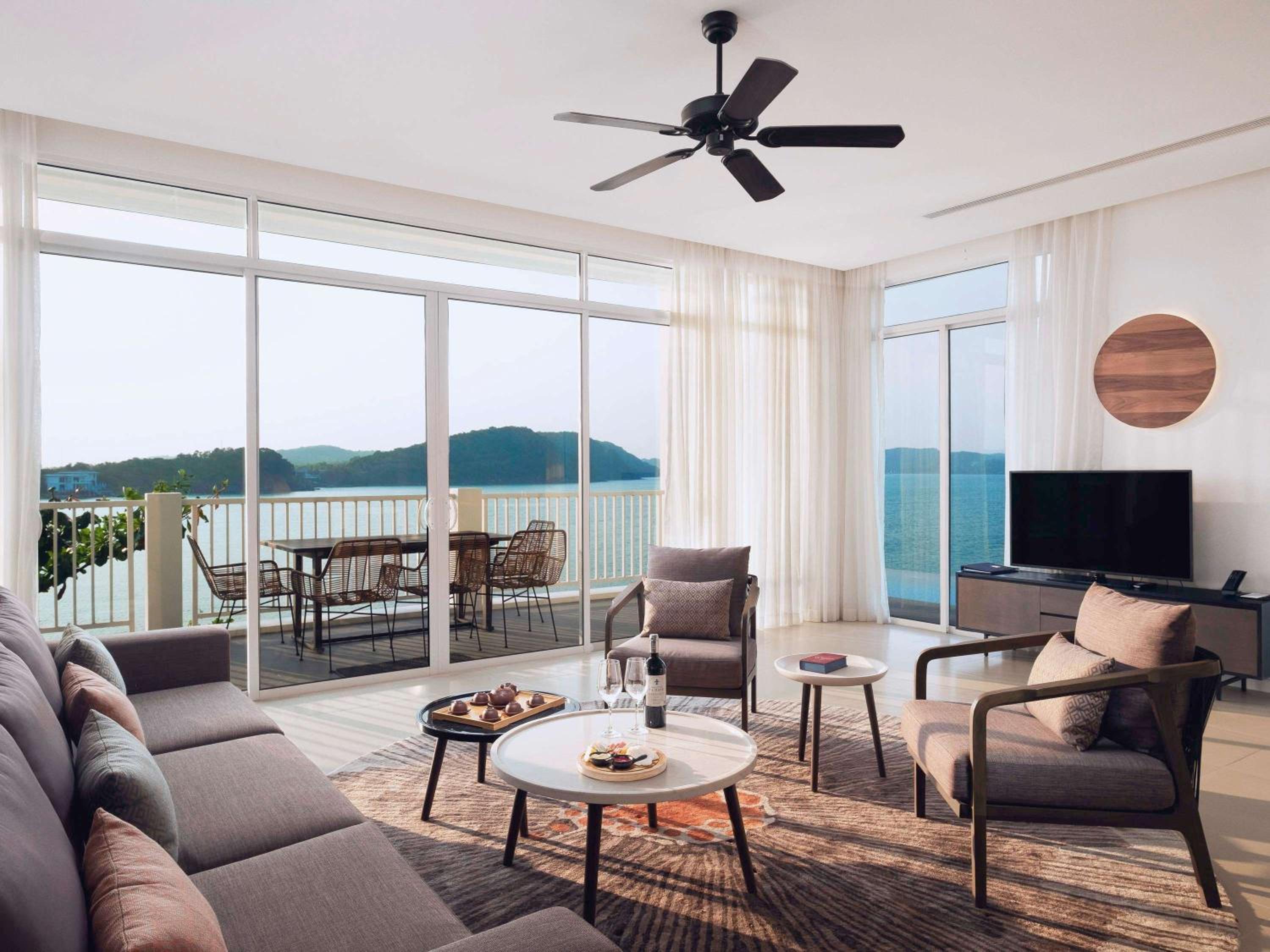 Four-Bedroom On the Rock Pool Villa photo 3
