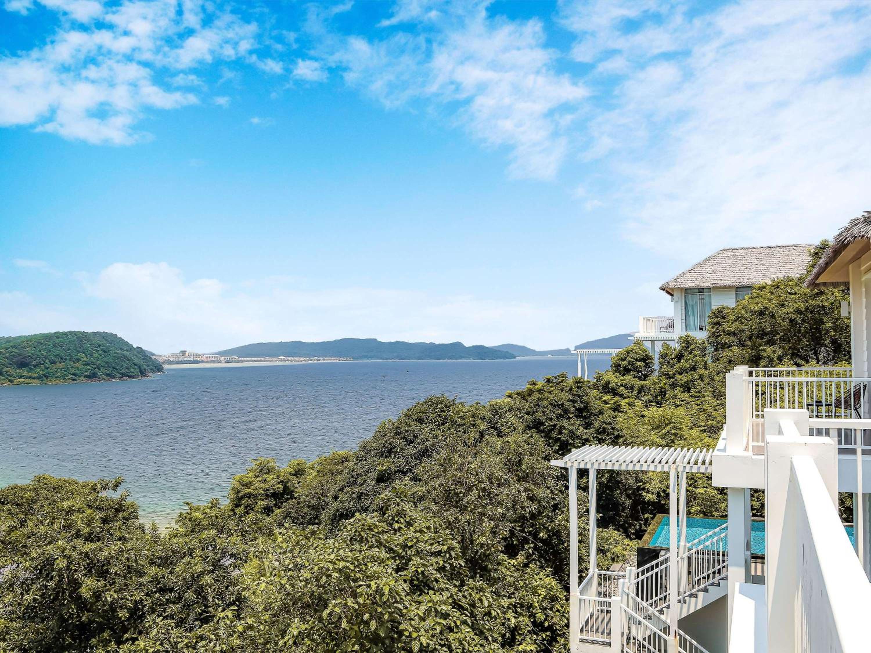 Three-Bedroom Ocean Villa with Private Pool photo 3