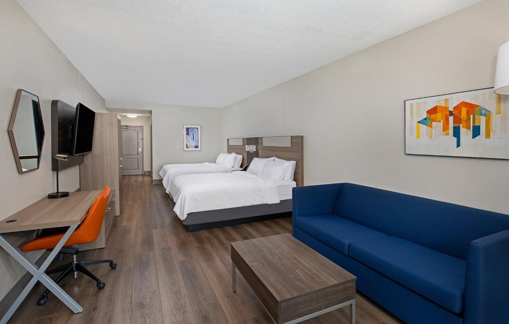 Queen Suite with Two Queen Beds - Photo 6