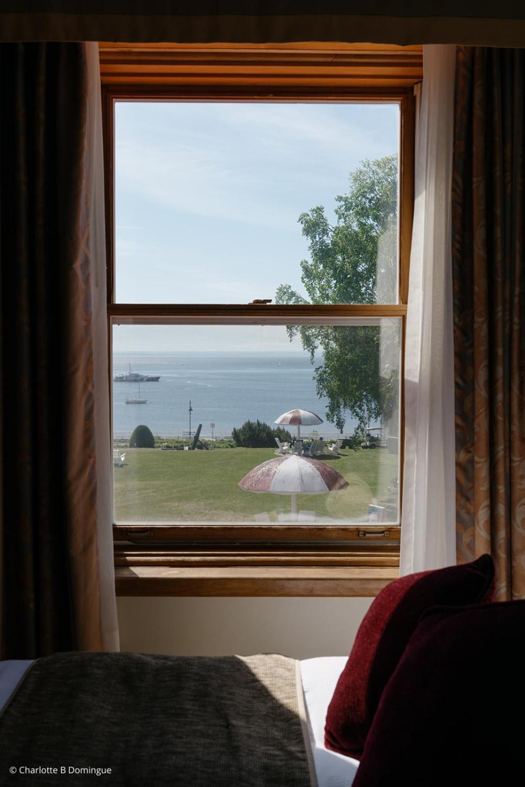 Queen Room with River View - Photo 3
