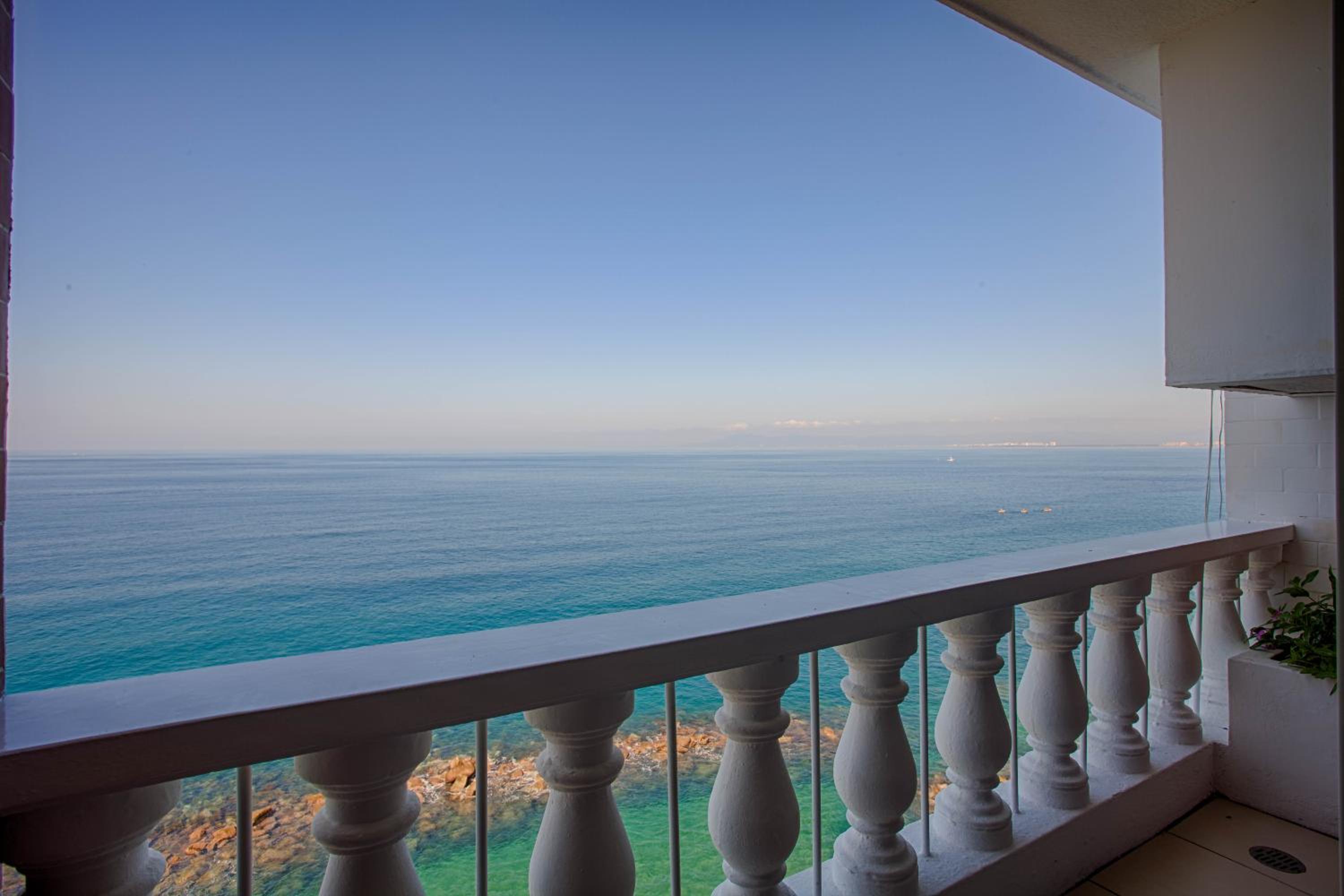 Deluxe Twin Room with Sea View - Photo 6