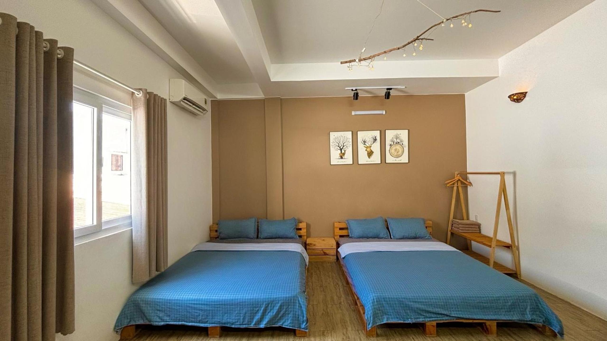 Quadruple Room with Private Bathroom photo 1
