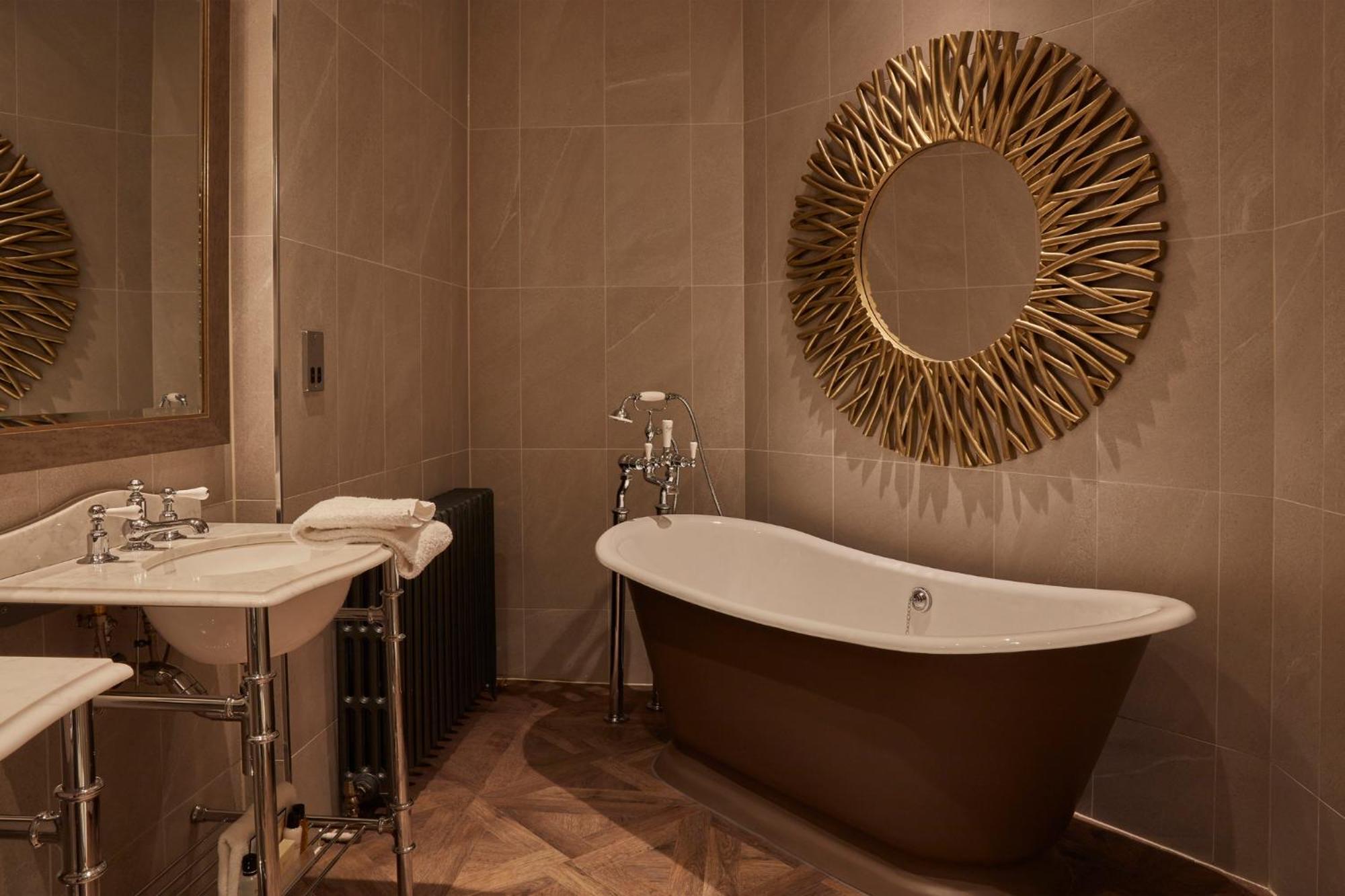 Suite - Photo 3