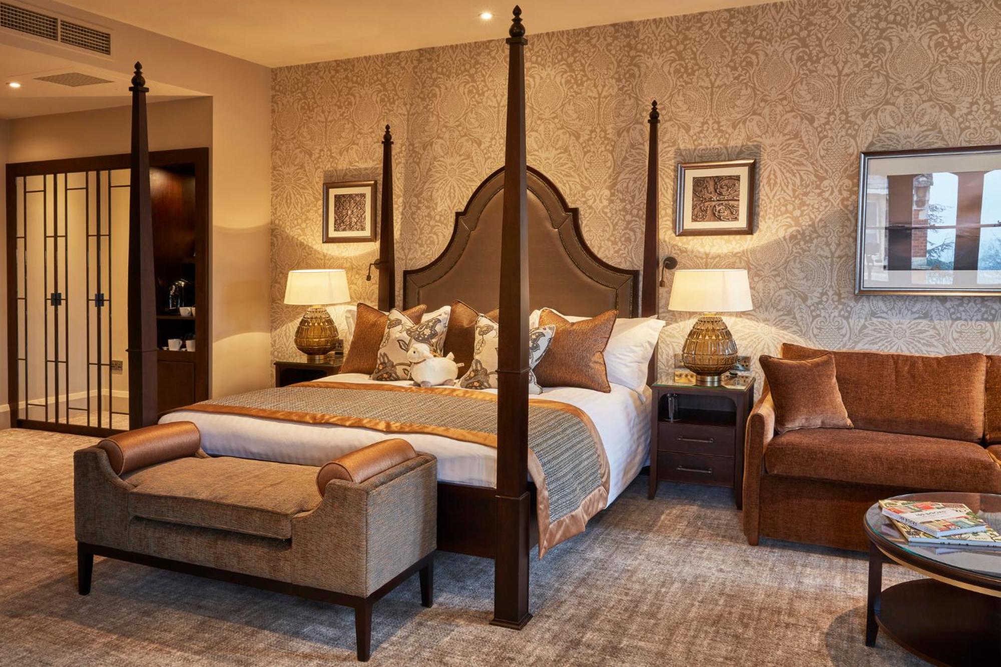 Suite - Photo 1