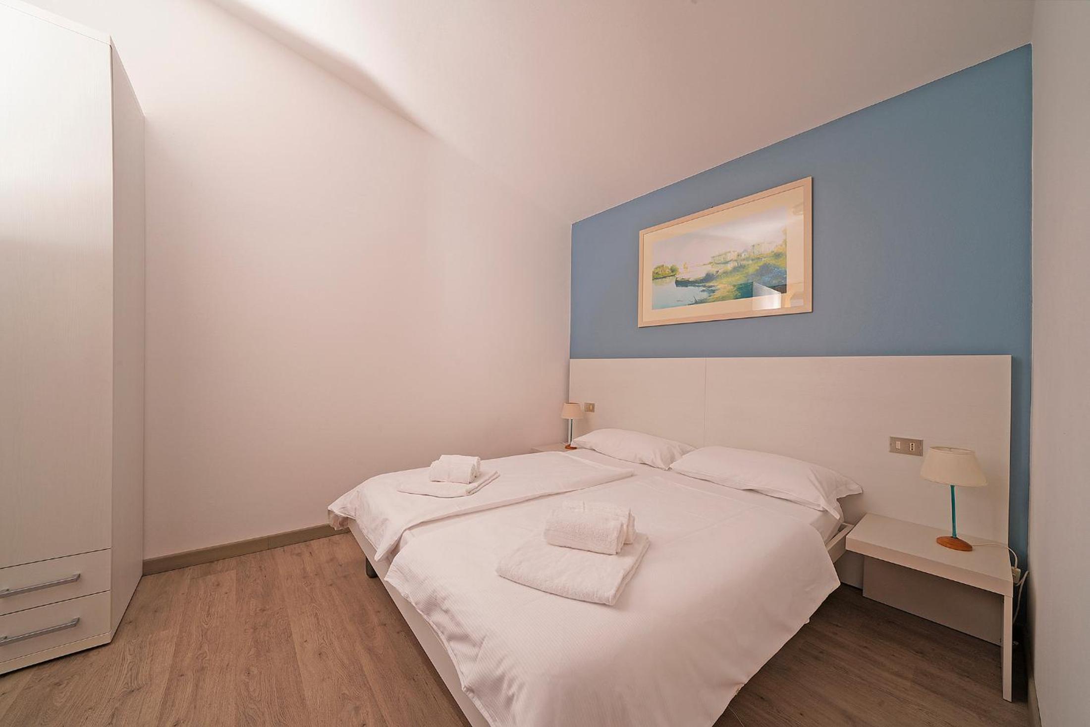 Comfort Two-Bedroom Apartment with Lake View photo 1