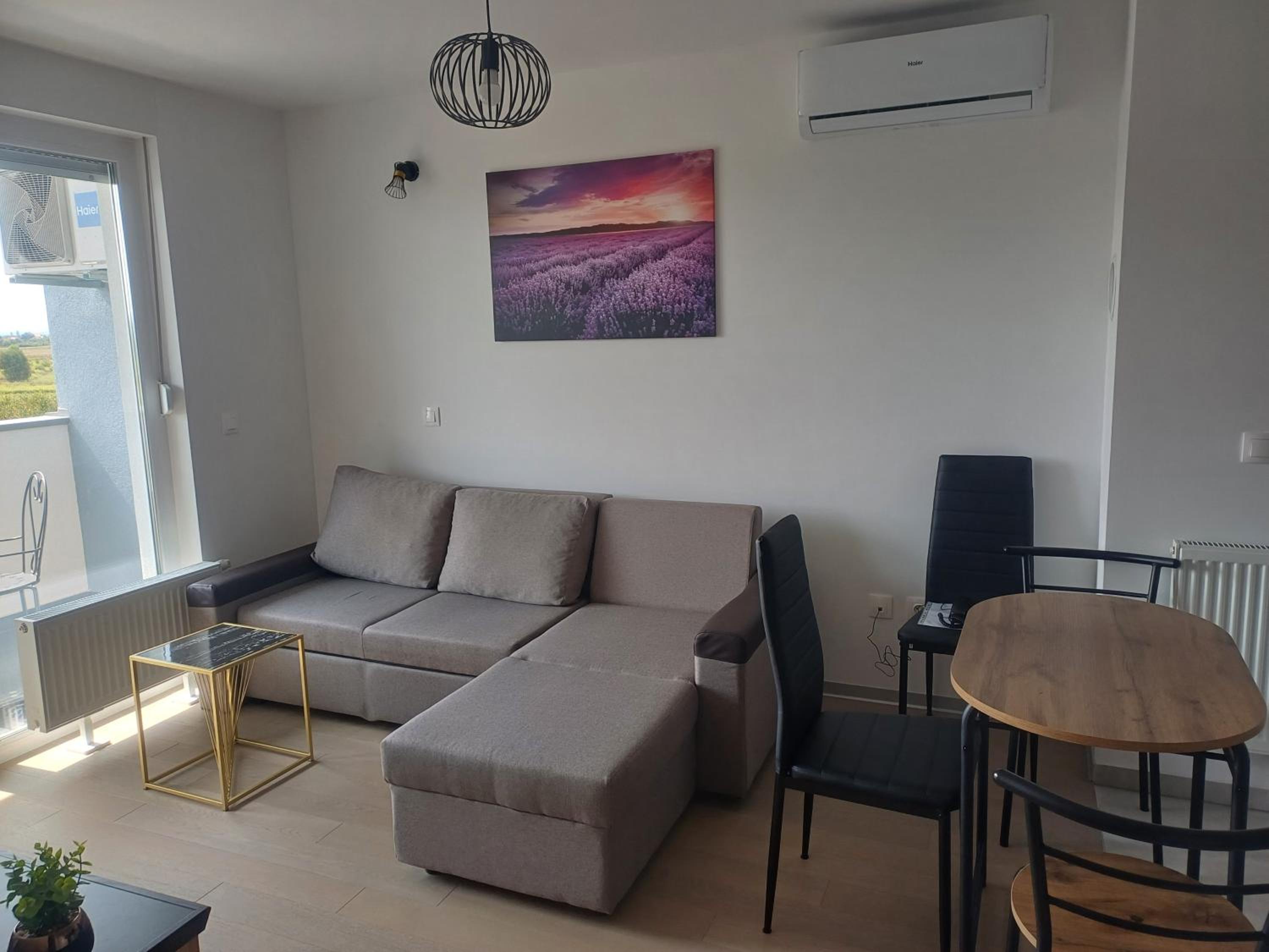 One-Bedroom Apartment photo 1