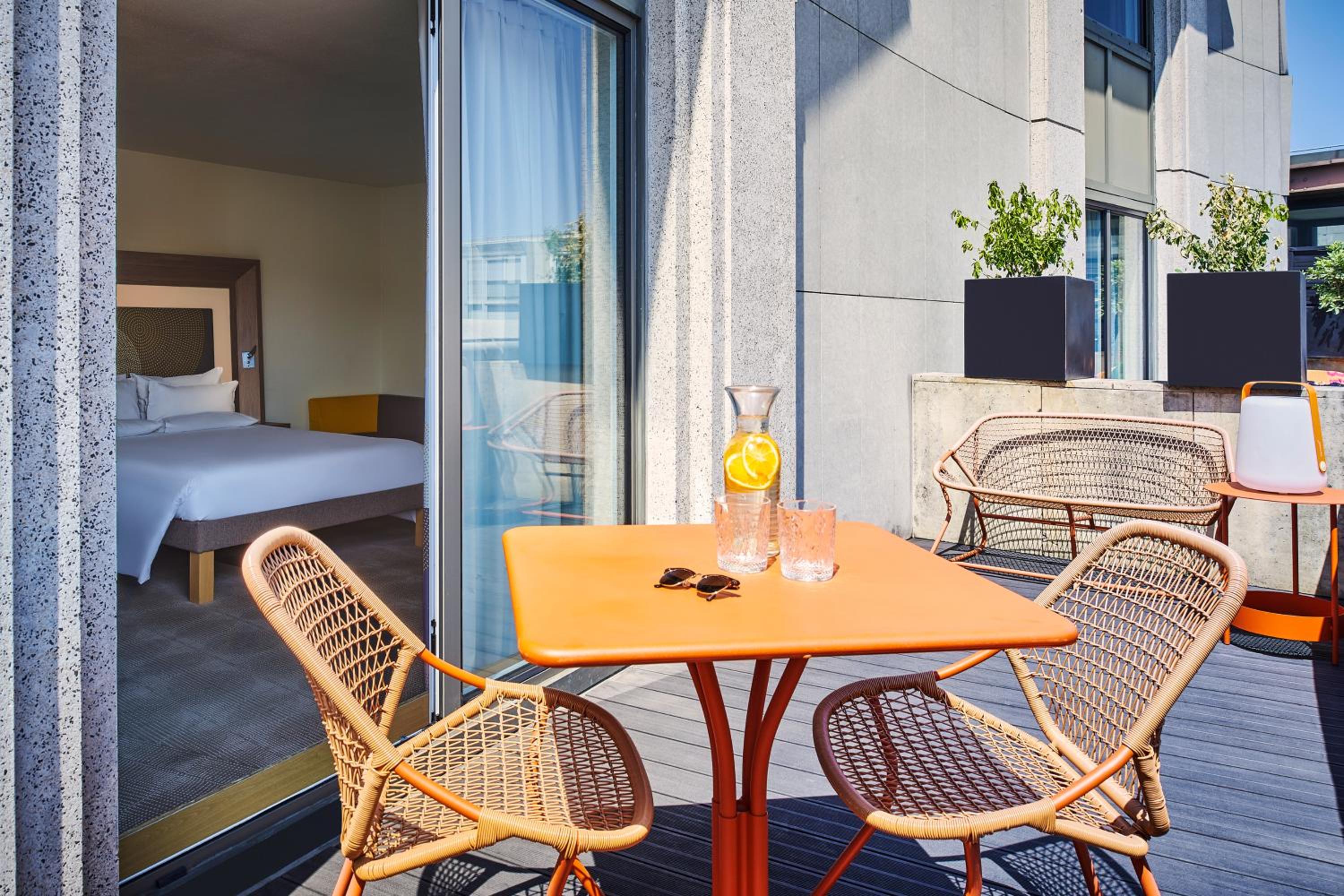 Executive Double Room with Queen Size Bed and Terrace - Photo 4