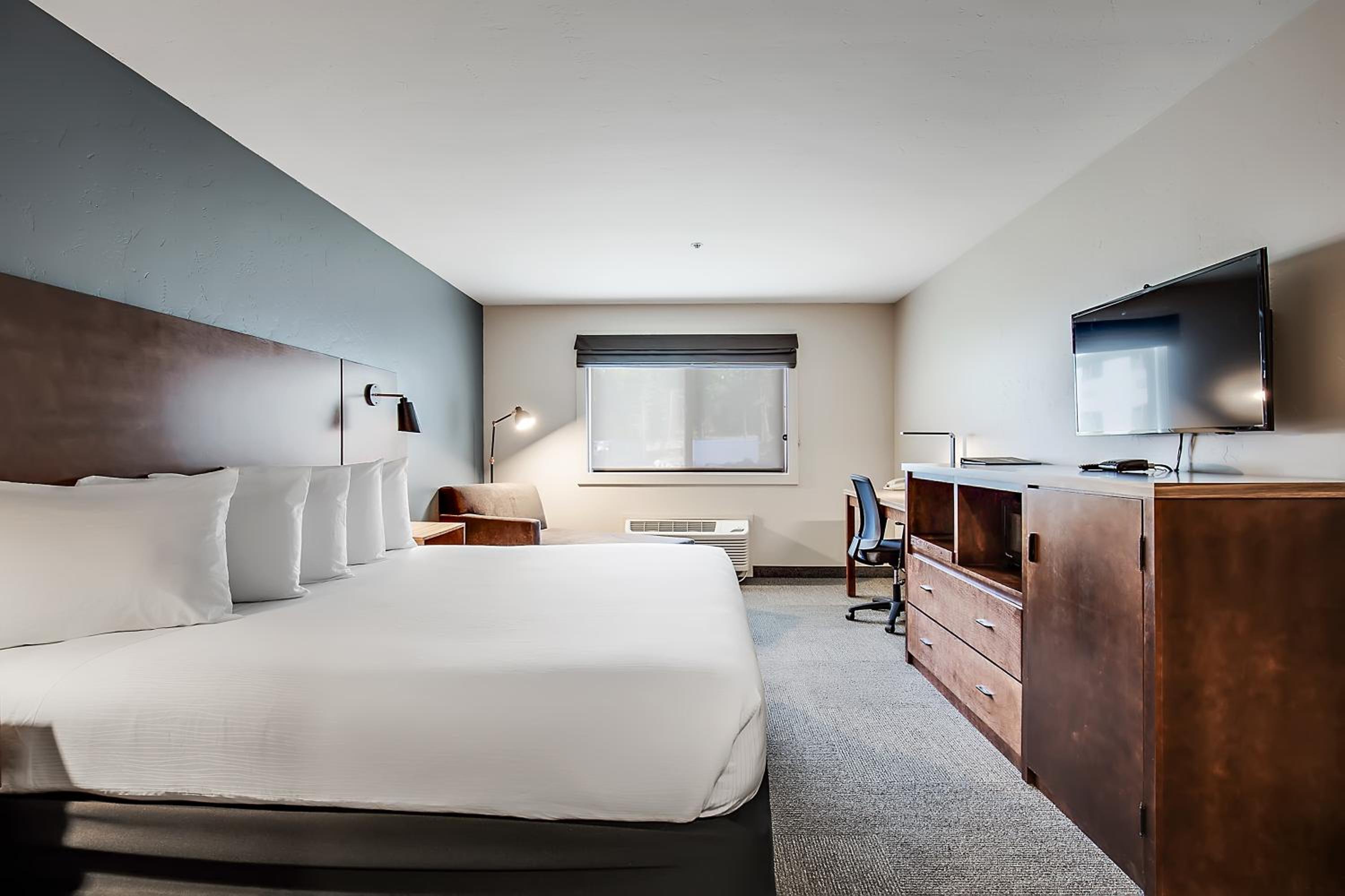 Deluxe King Room - Photo 3