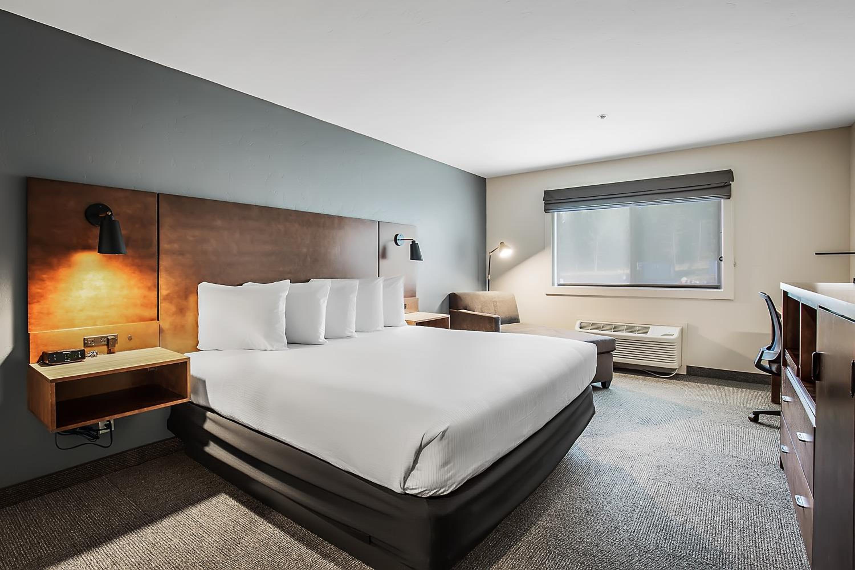 Deluxe King Room - Photo 1