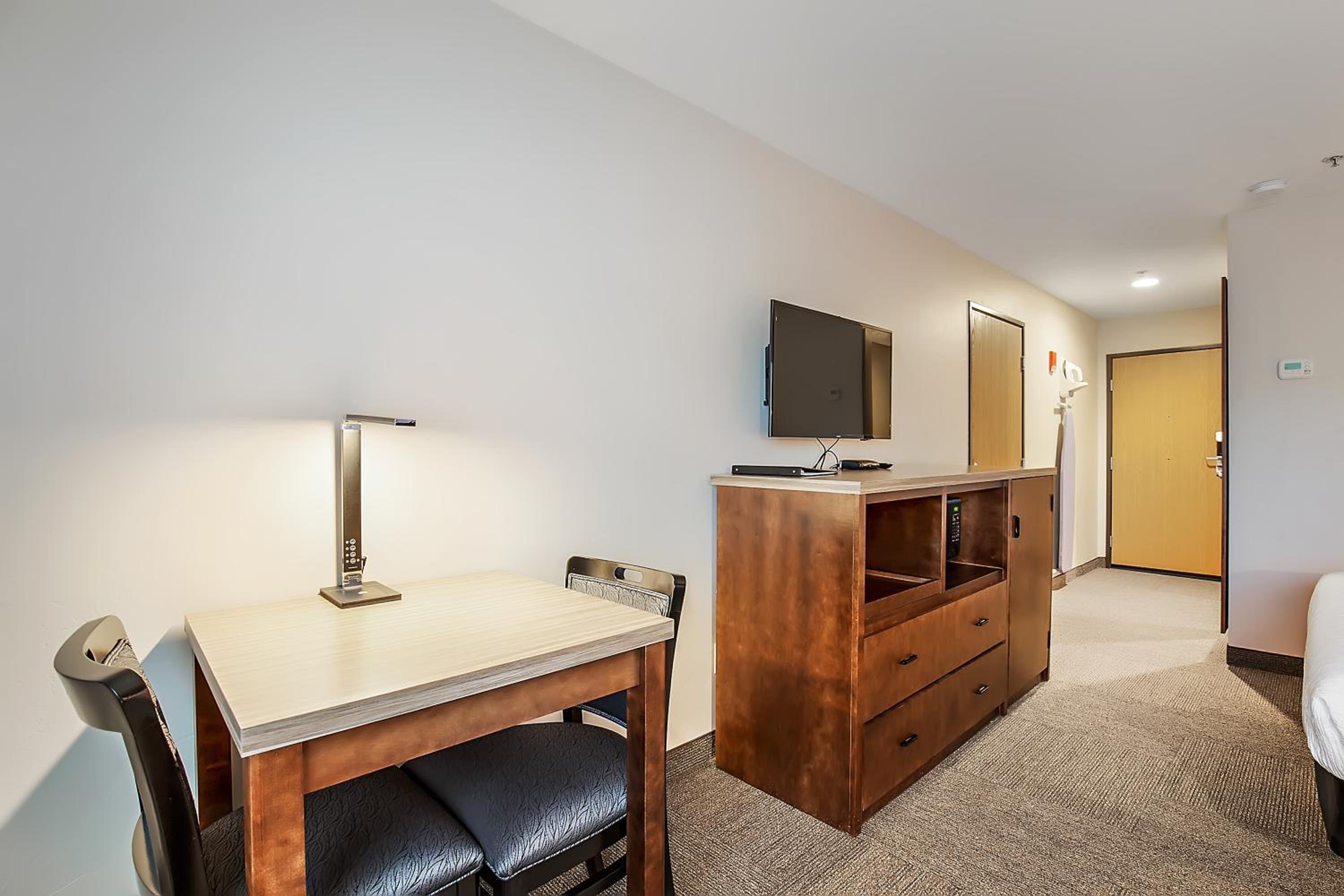 Deluxe King Room - Photo 5