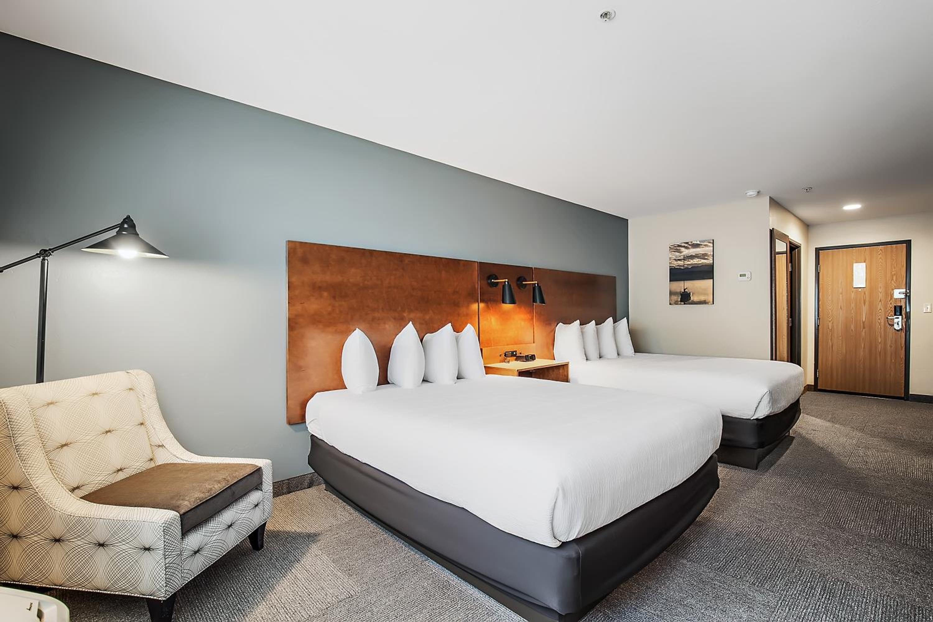 Deluxe Queen Room with Two Queen Beds - Photo 2