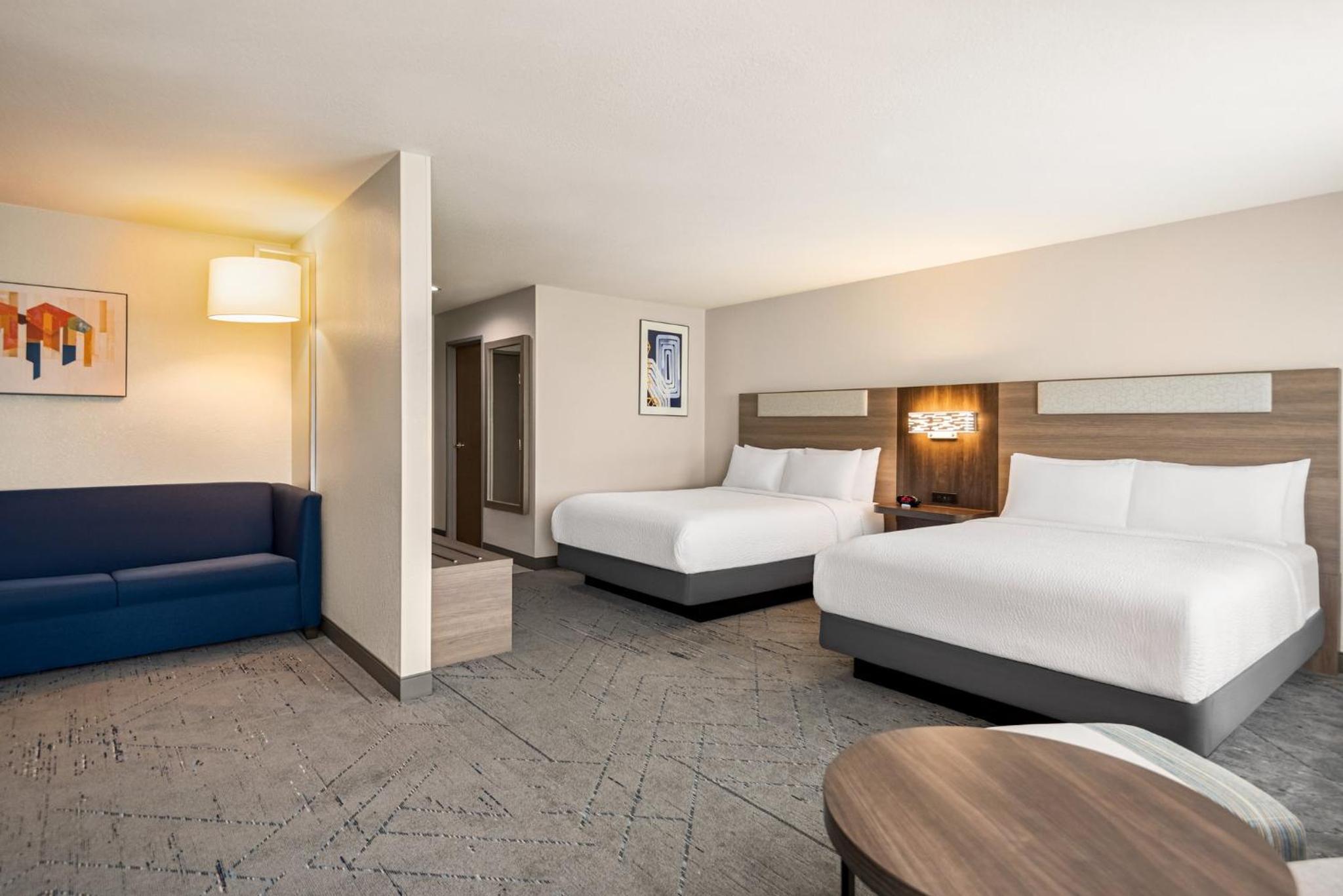 Executive King Suite - Photo 2